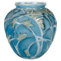 1912 René Lalique Vase Sauterelles Glas mit blauer & grüner Patina Grashüpfer
