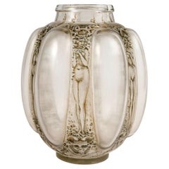 1912 Rene Lalique Jarrón Seis Figuritas Et Masques Vidrio Gris Verde Pátina