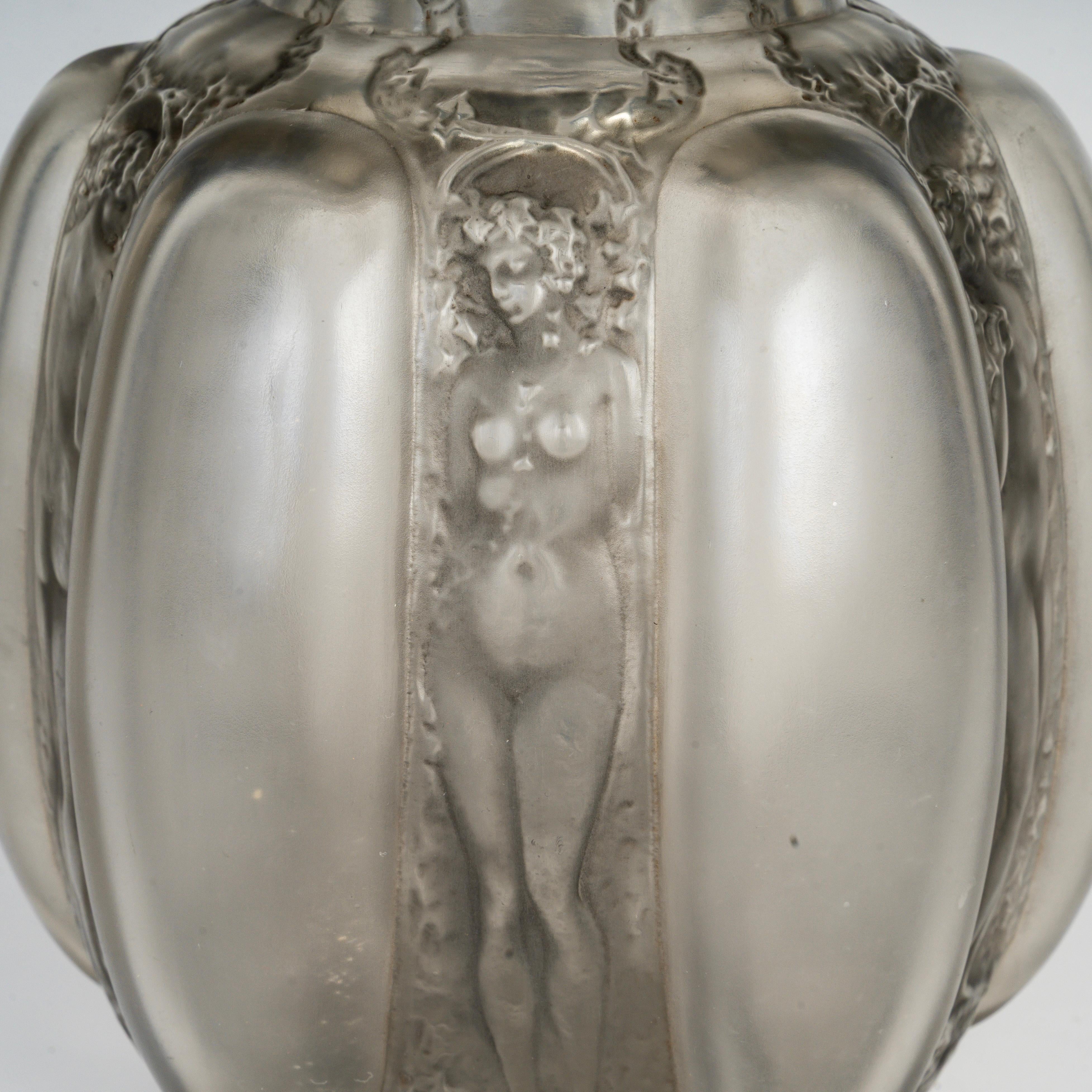 Moulé 1912 Rene Lalique Vase Six Figurines Et Masques Verre Gris Patiné en vente