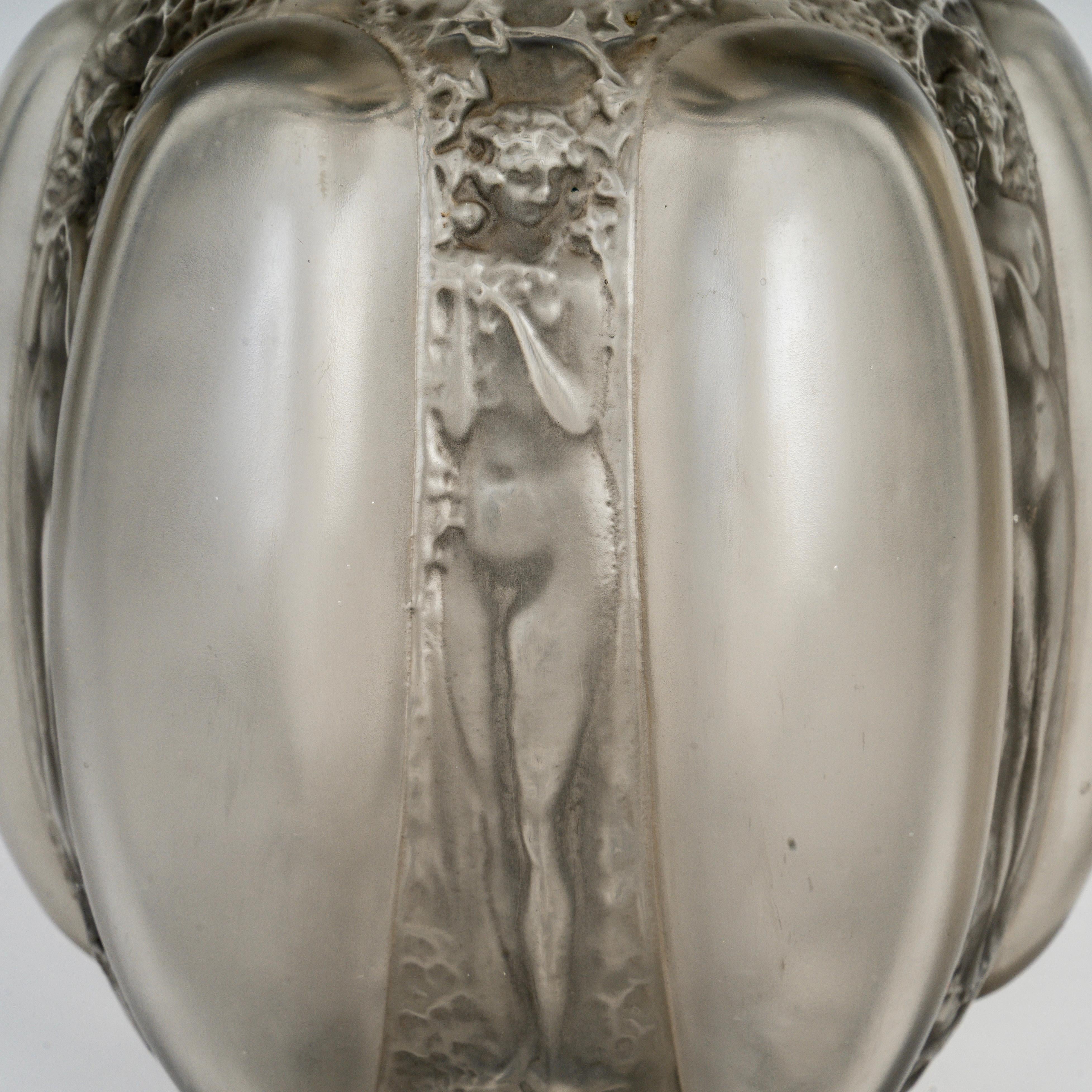 Verre brun 1912 Rene Lalique Vase Six Figurines Et Masques Verre Gris Patiné en vente
