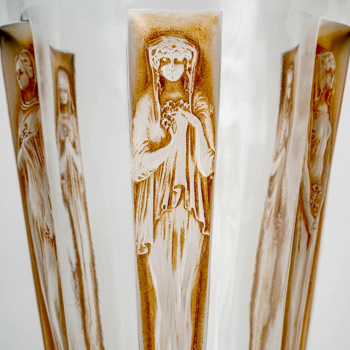 Art Deco 1912 René Lalique - Vase Six Figurines Glass With Sepia Patina For Sale