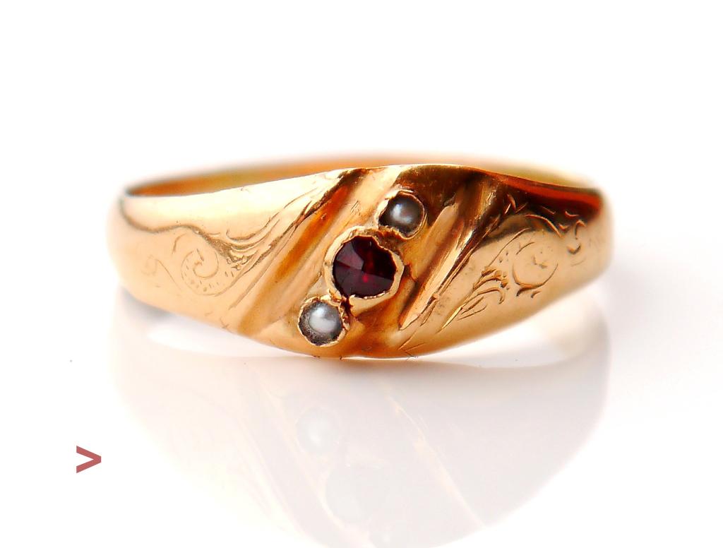 Women's 1912  Ring Red Garnet Seed Pearls solid 18K Gold Ø5US / 1.1gr For Sale