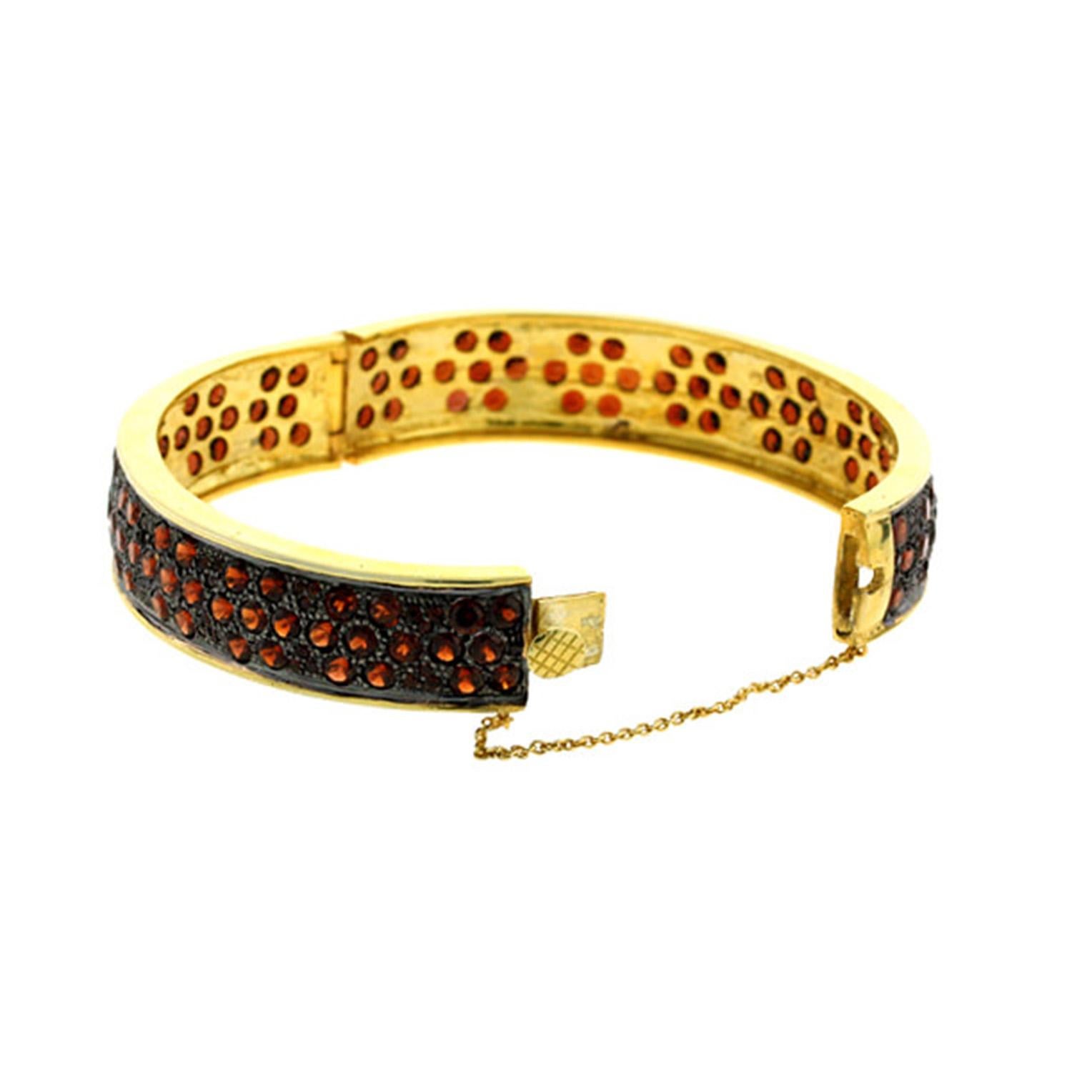 Art Deco 19.12ct Red Garnet Bangle Made In 18k Yellow Gold For Sale