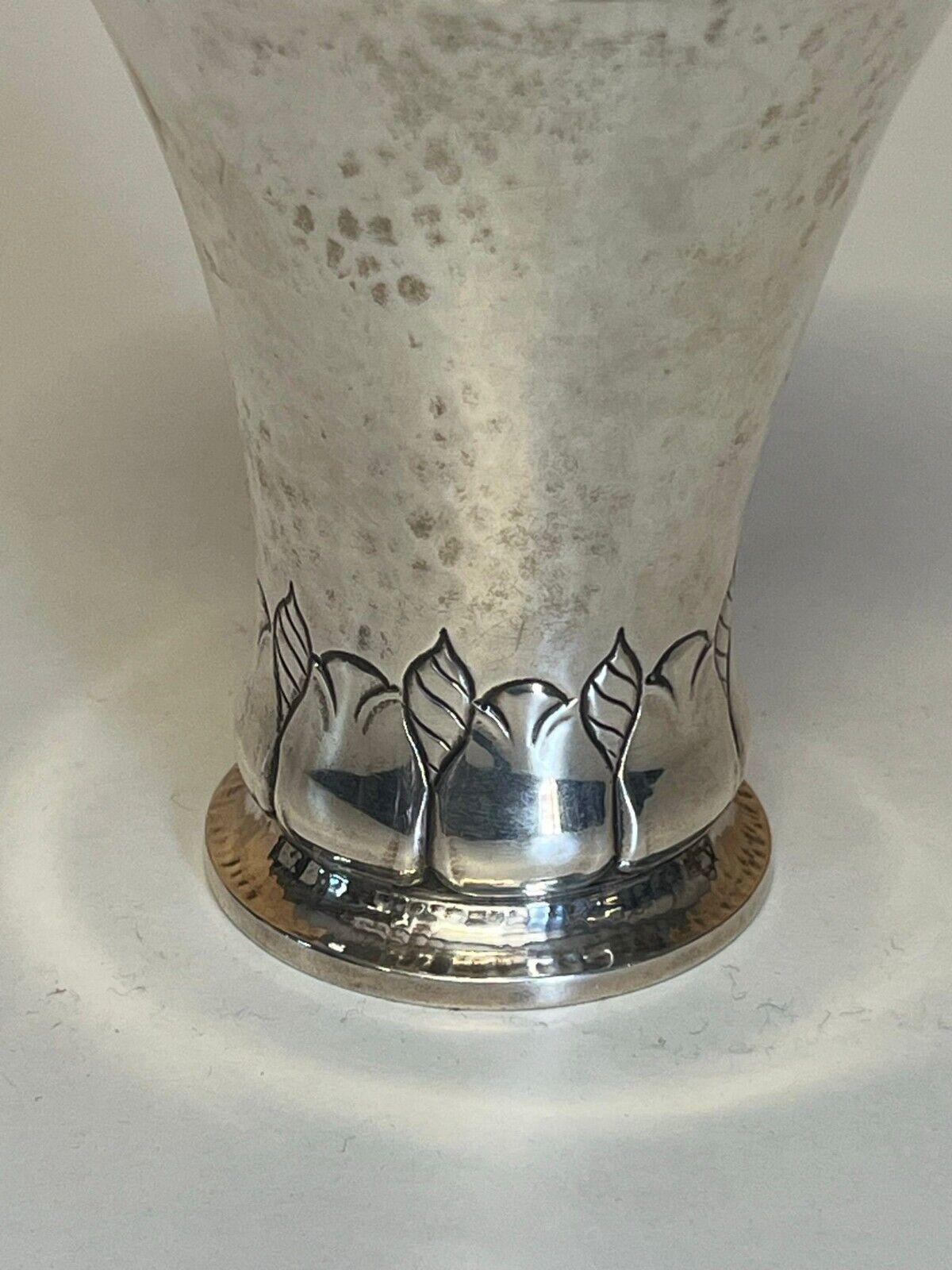 1913-1927 DATED HAND HAMMERED STERLING SiLVER ART NOUVEAU LIBERTY'S STYLE VASE For Sale 4