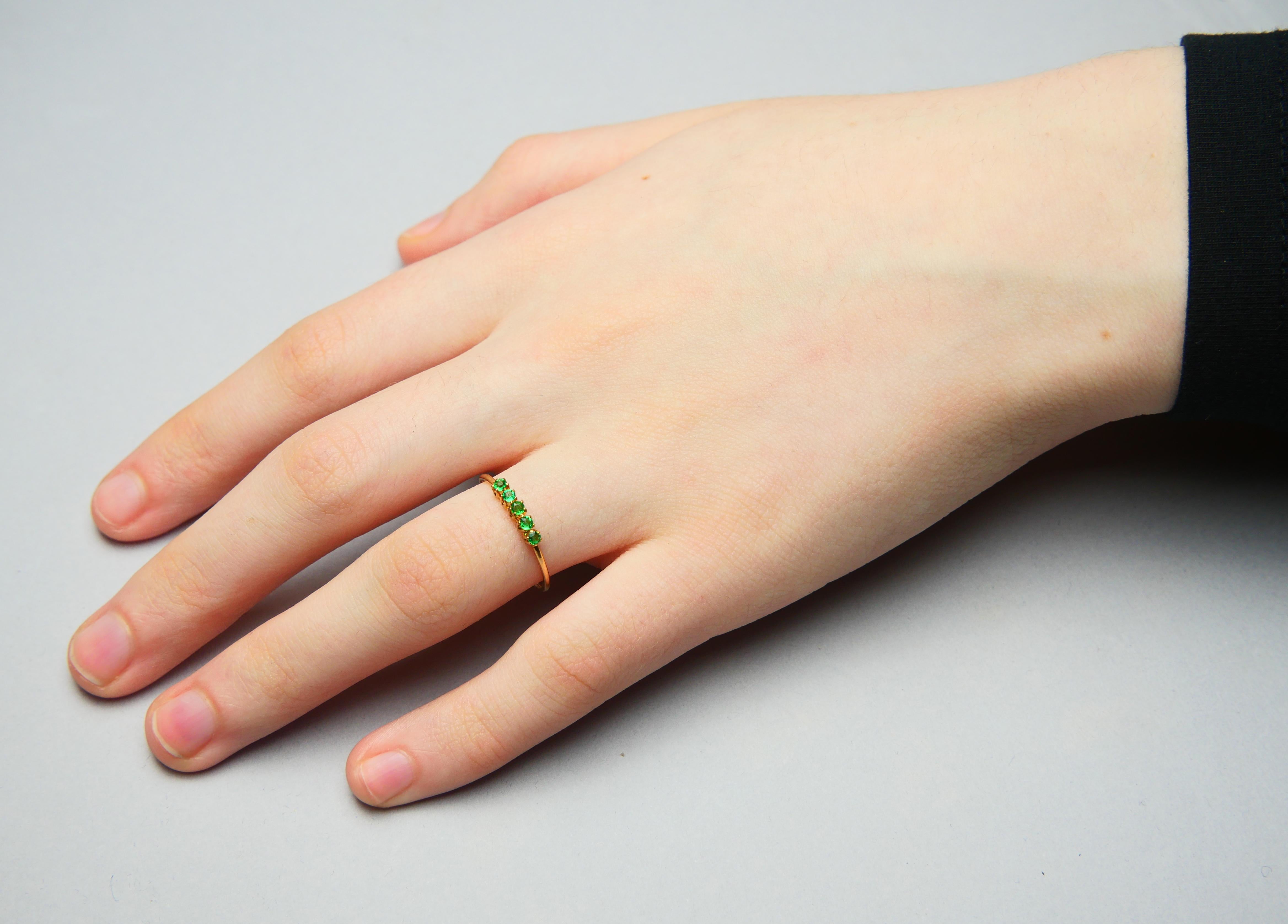 1913 Alliance Ring natural 0.25 ctw Emeralds solid 18K Gold Ø US 7.5 / 1 gr For Sale 3
