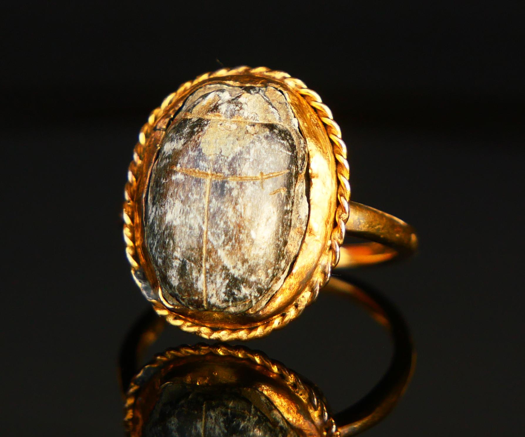 Cabochon 1913 Anello antico Scarabeo egizio in oro giallo 18 carati Ø 5,25US/ 3,5gr in vendita
