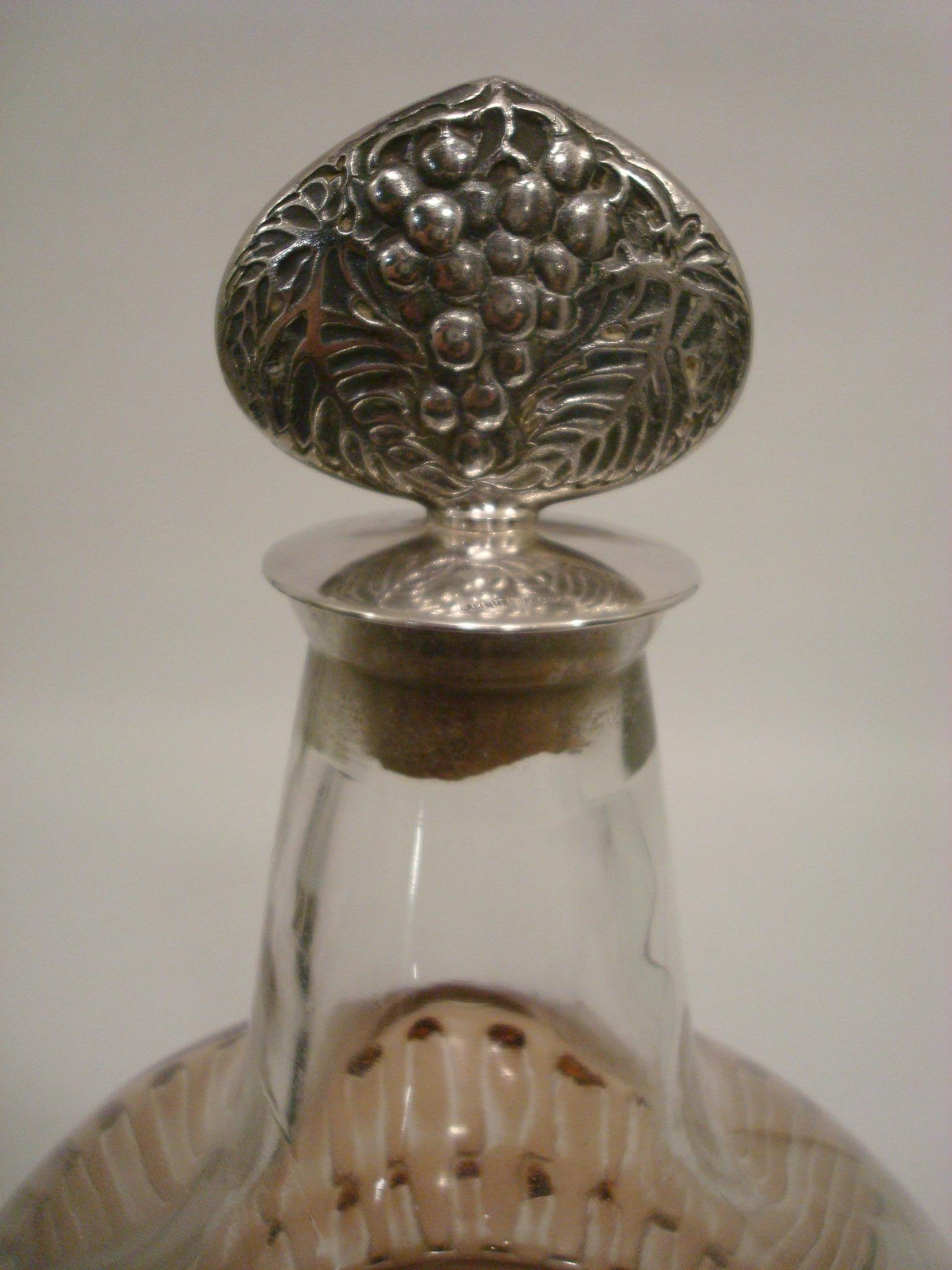 1913 René Lalique Carafe à décanter Reine Marguerite Verre avec émail brun Patine sépia en vente 4