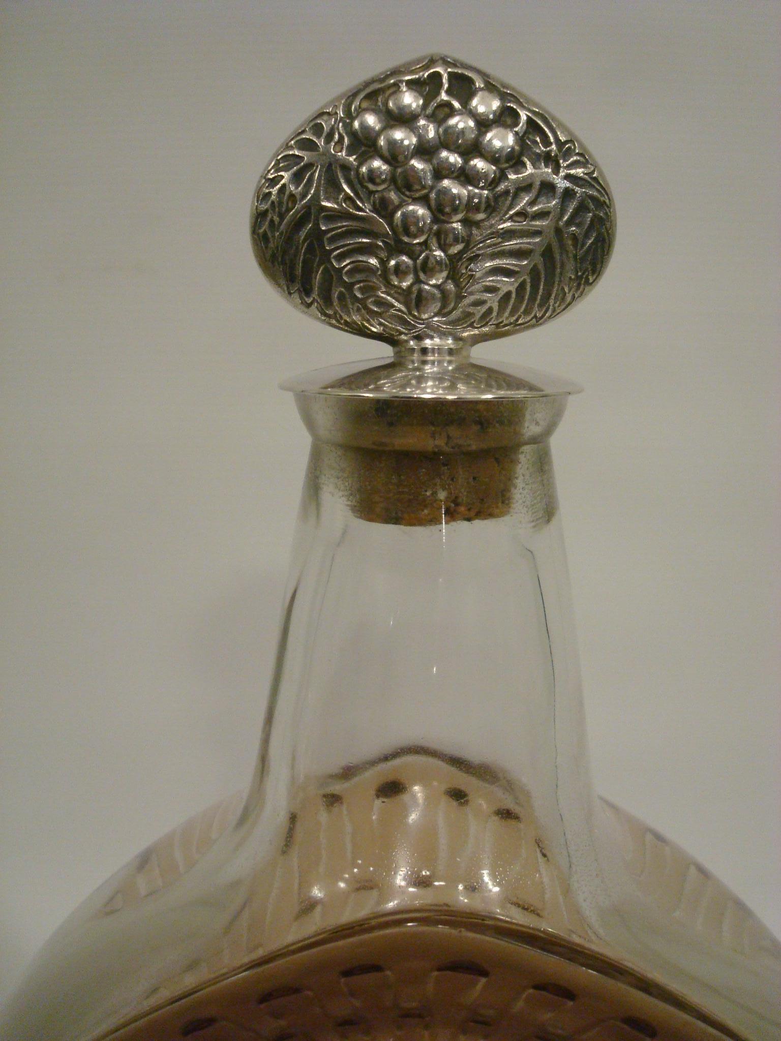 Français 1913 René Lalique Carafe à décanter Reine Marguerite Verre avec émail brun Patine sépia en vente