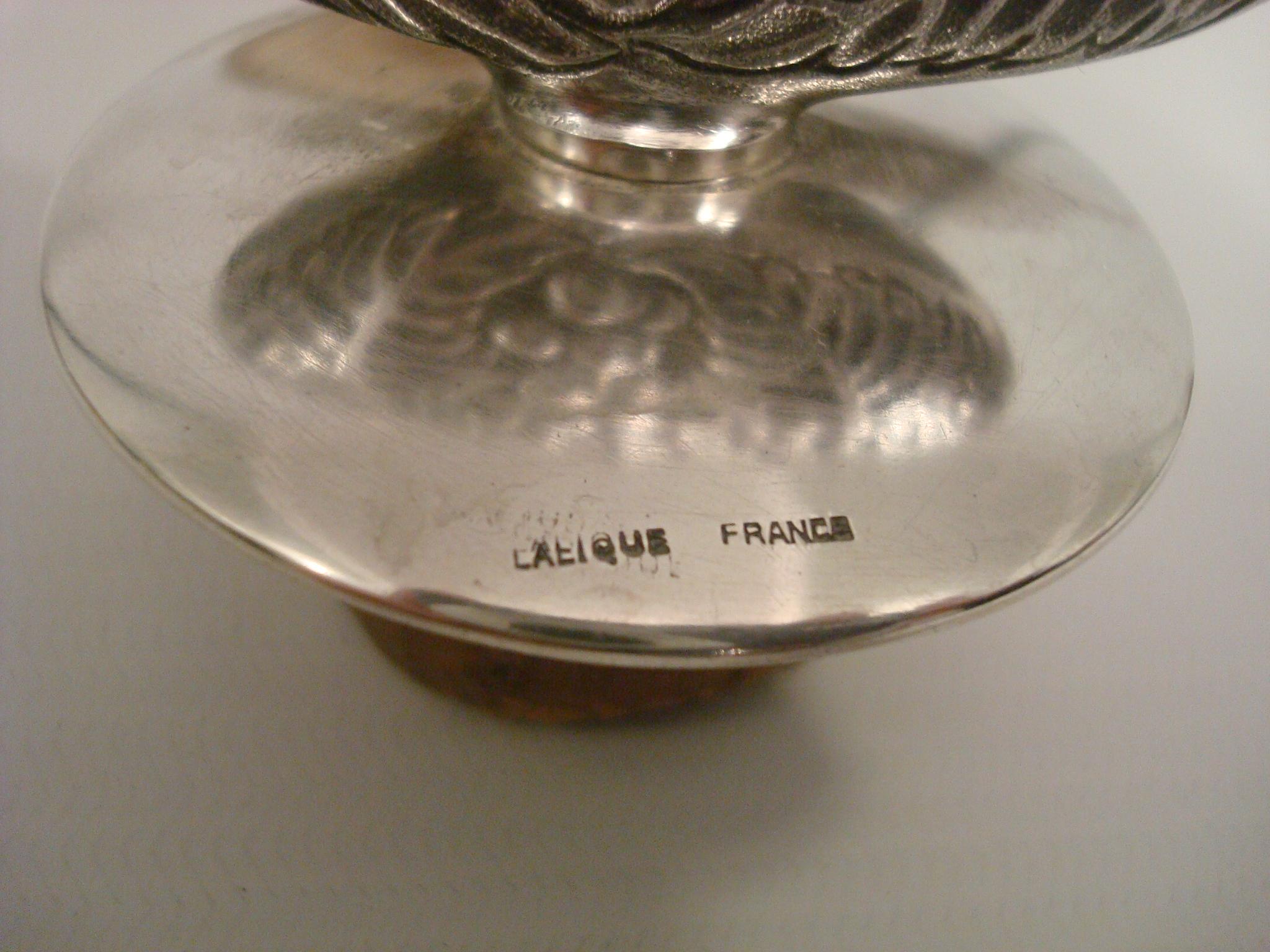 1913 René Lalique Carafe à décanter Reine Marguerite Verre avec émail brun Patine sépia en vente 2