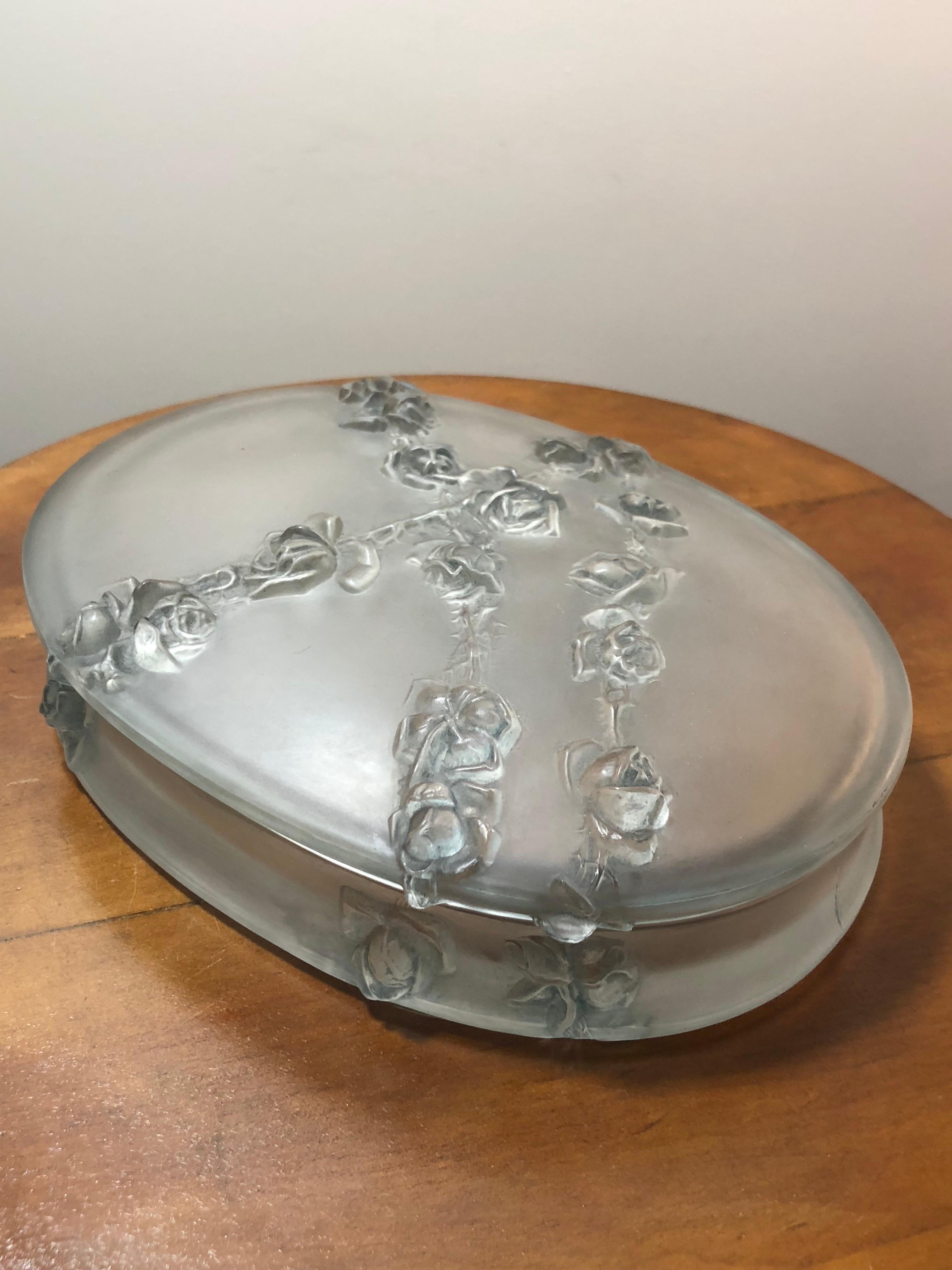 Art Deco 1913 Rene Lalique Roses En Relief Box Frosted Blue-Grey Stained Glass, Flowers