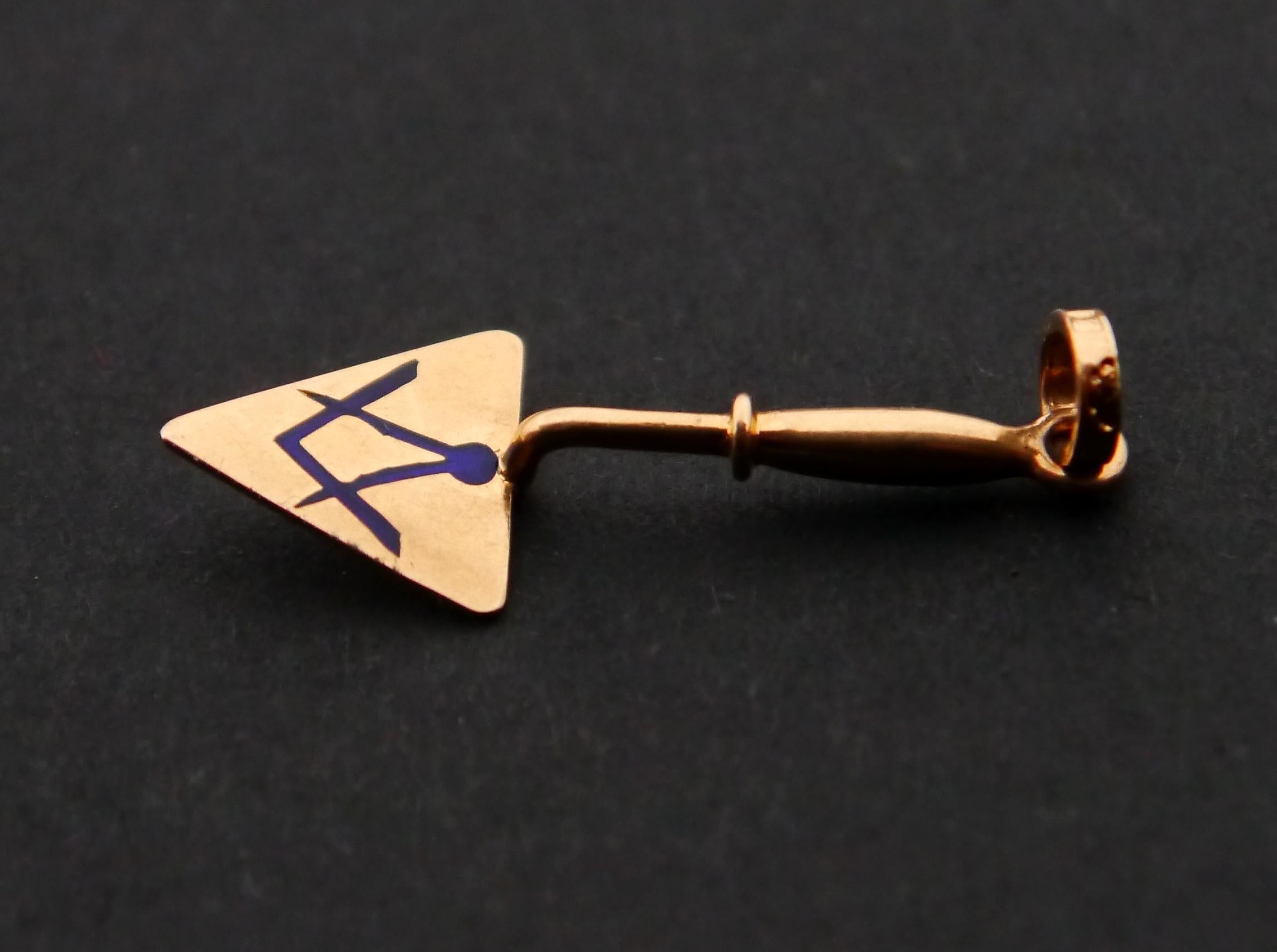 1914 Antique Trowel Pendant Freemason Masonic Enamel solid 18K Gold / 1.5gr For Sale 1