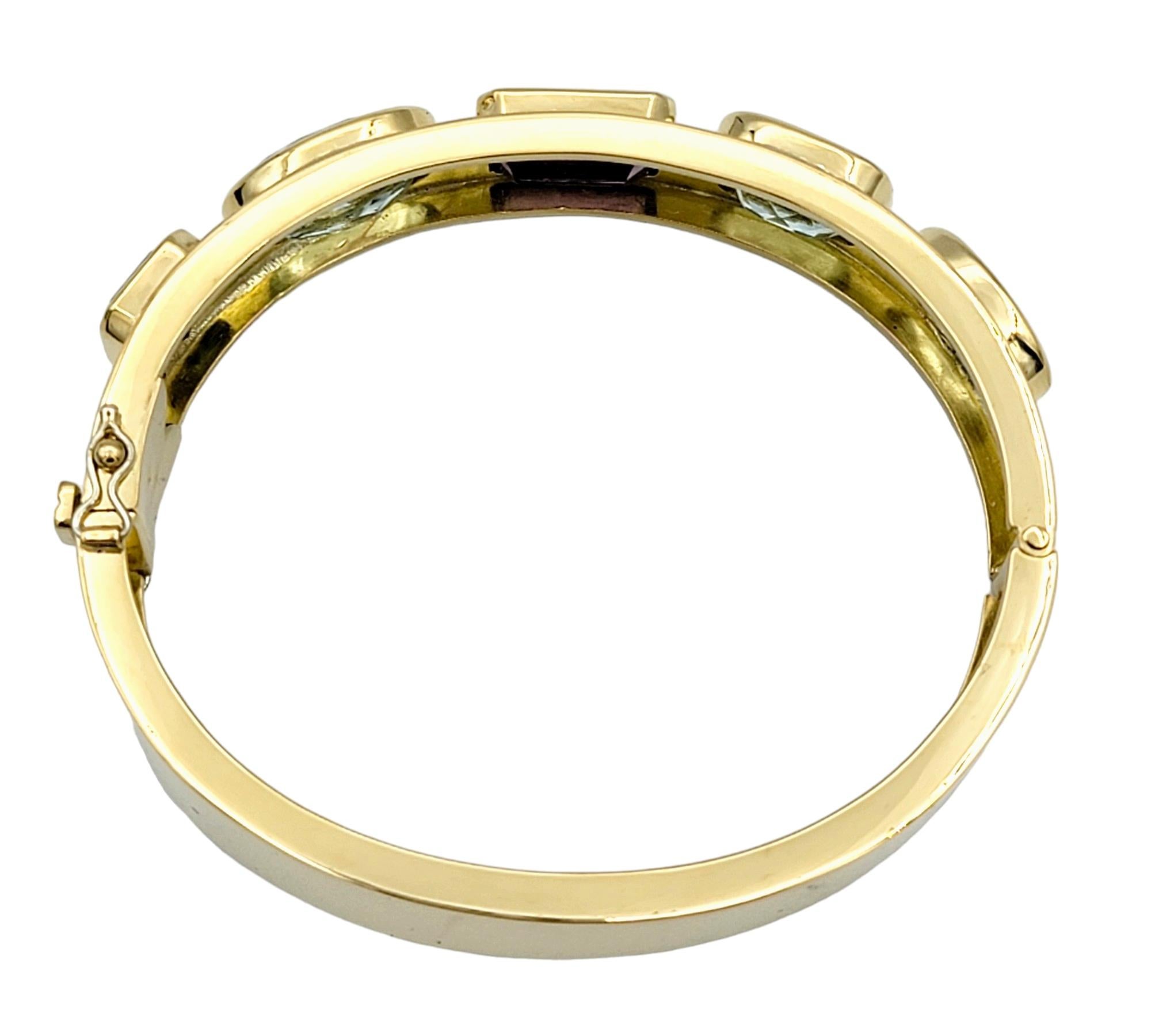 Bracelet jonc à charnières en or jaune 18 carats avec multi-pierres de 19,14 carats au total en vente 1