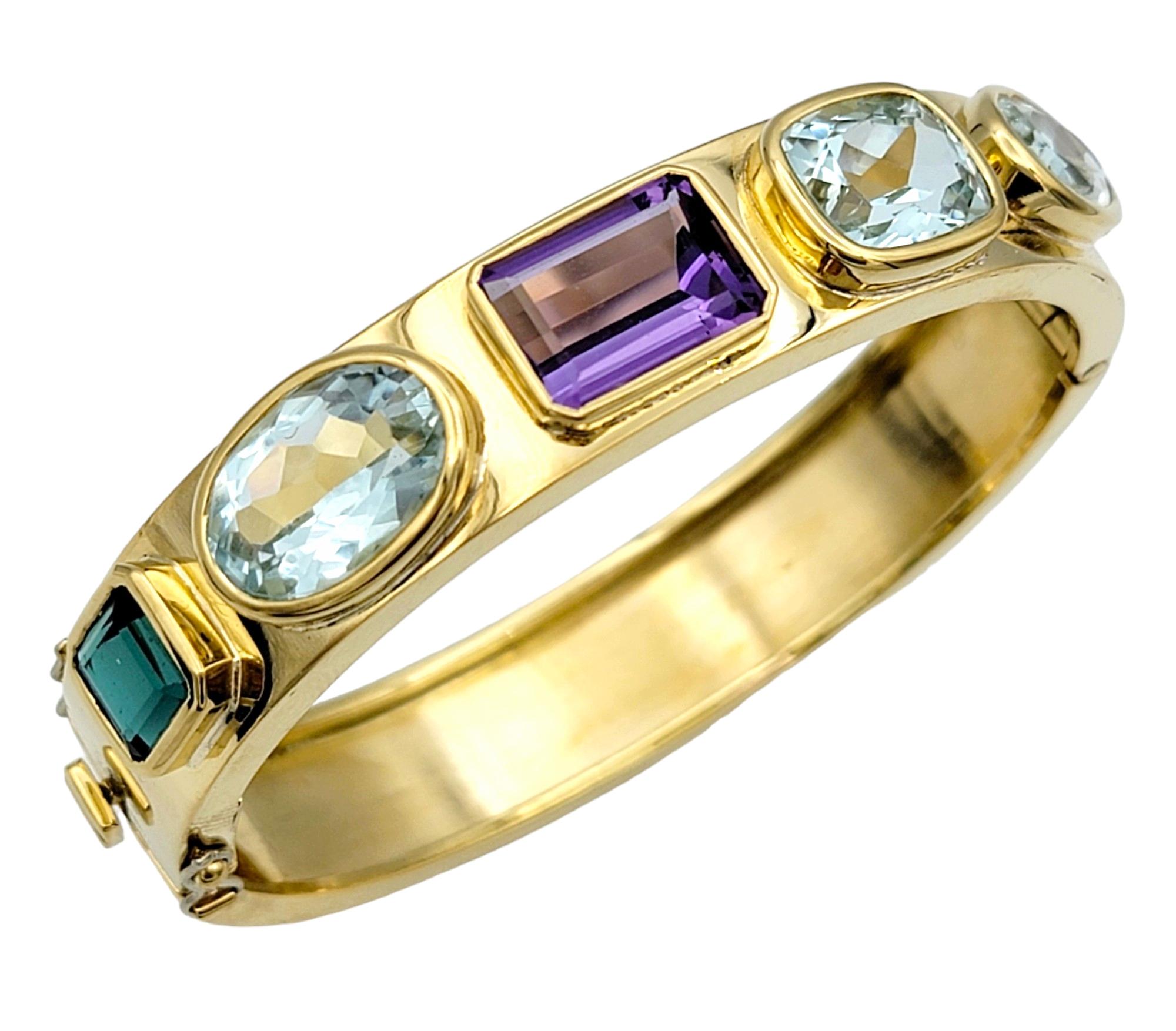 Bracelet jonc à charnières en or jaune 18 carats avec multi-pierres de 19,14 carats au total en vente