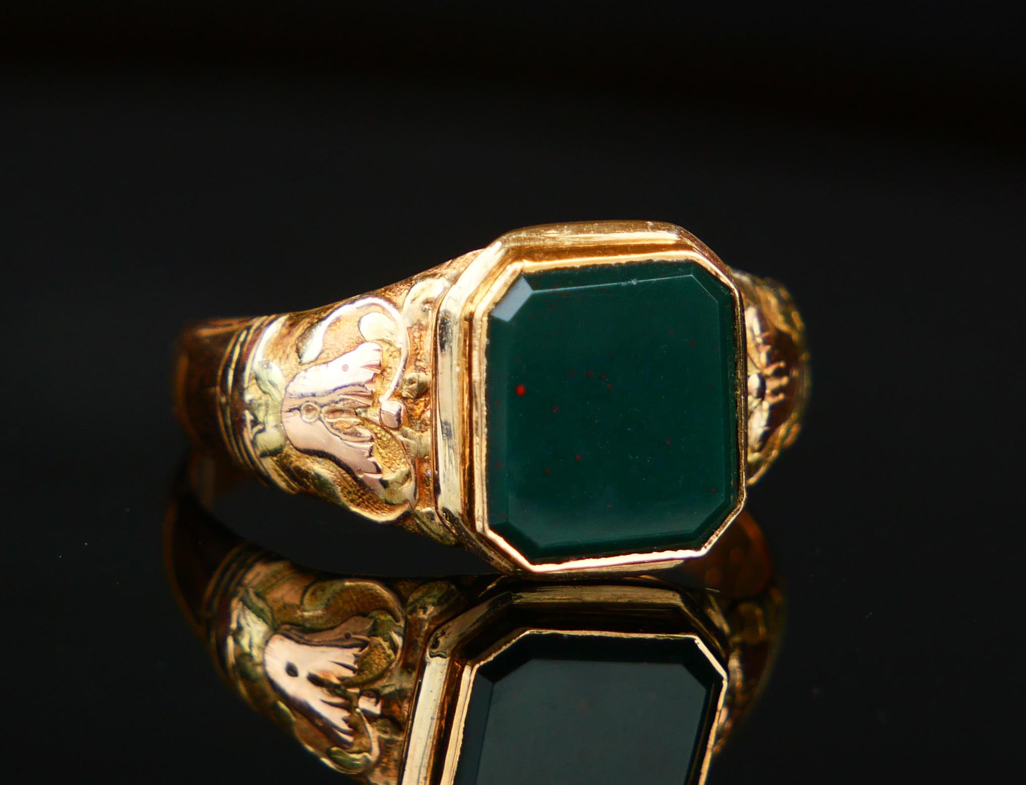 Art Deco 1914 Men Unisex Signet Ring ct. Blood stone solid 14K Gold ØUS 9.25 / 4 gr For Sale