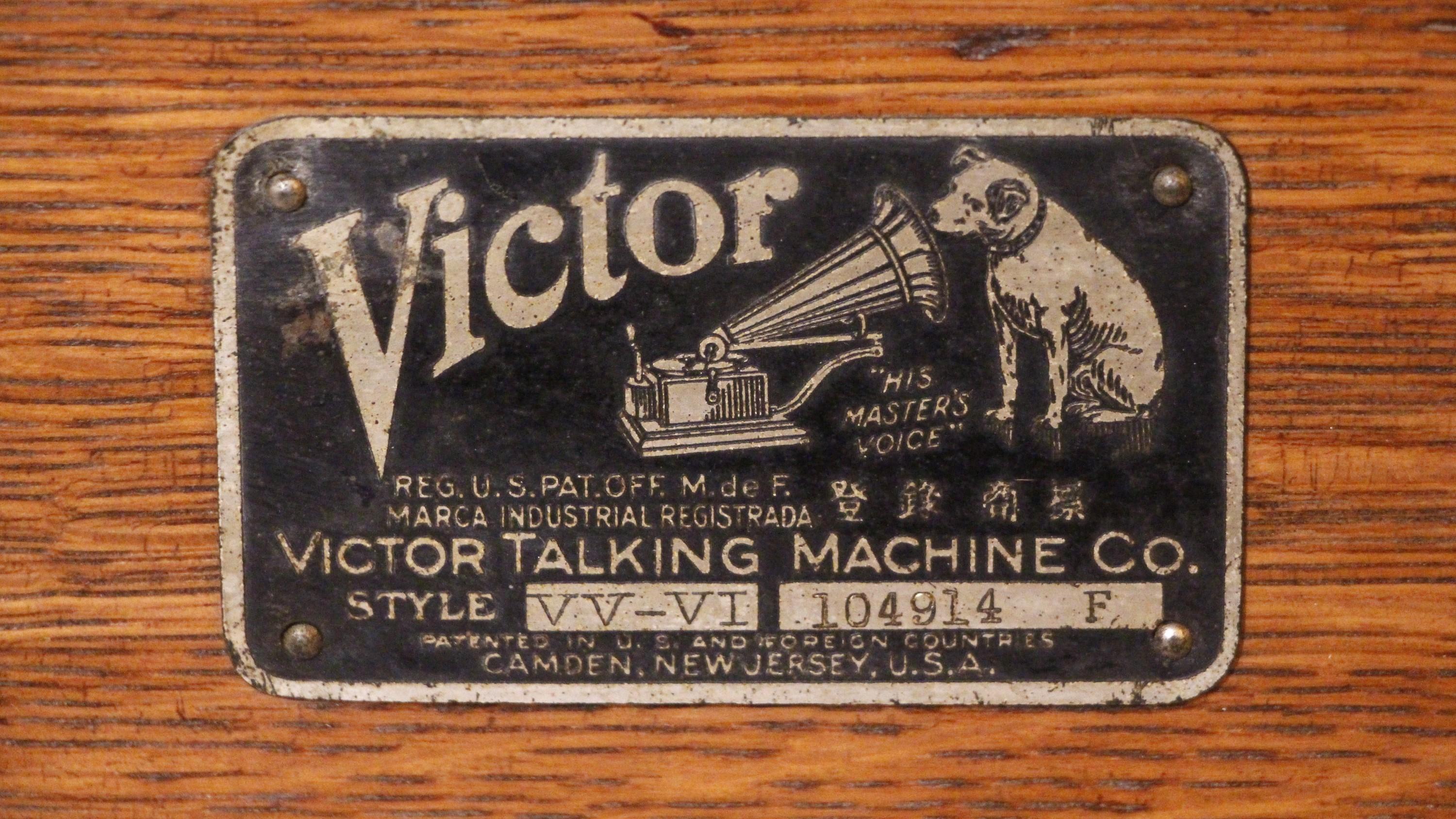 1914 Oak Victrola Victor Talking Machine Record Player + 5 Records For Sale 3