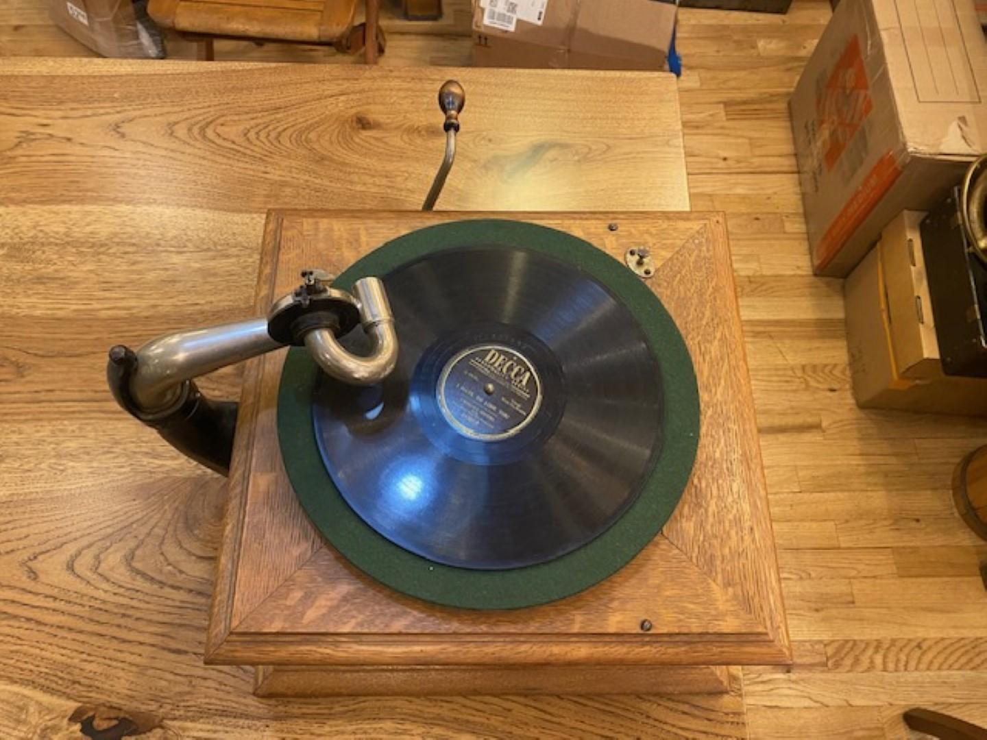 1914 Oak Victrola Victor Talking Machine Record Player + 5 Records For Sale 8