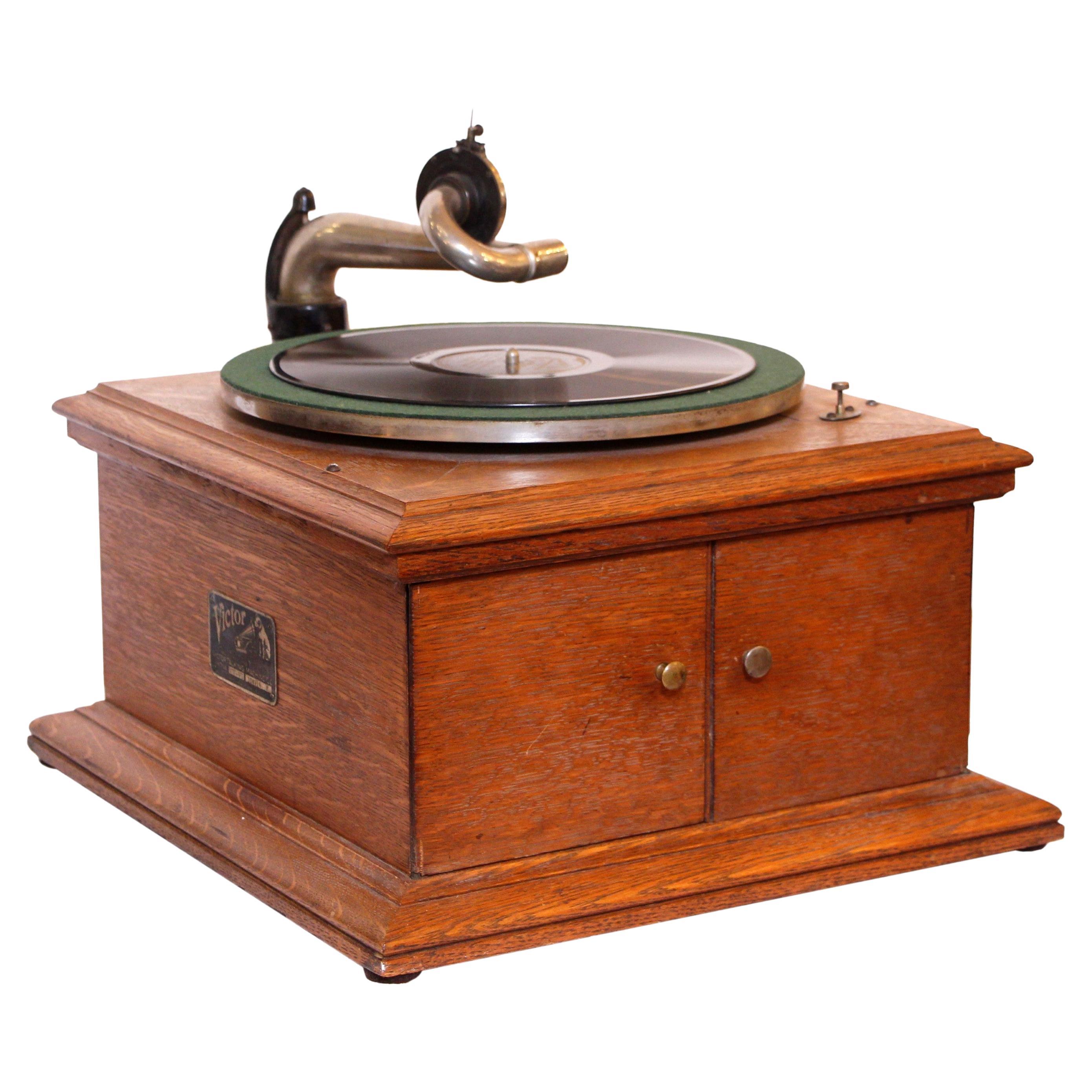 1914 Oak Victrola Victor Talking Machine Record Player + 5 Records For Sale