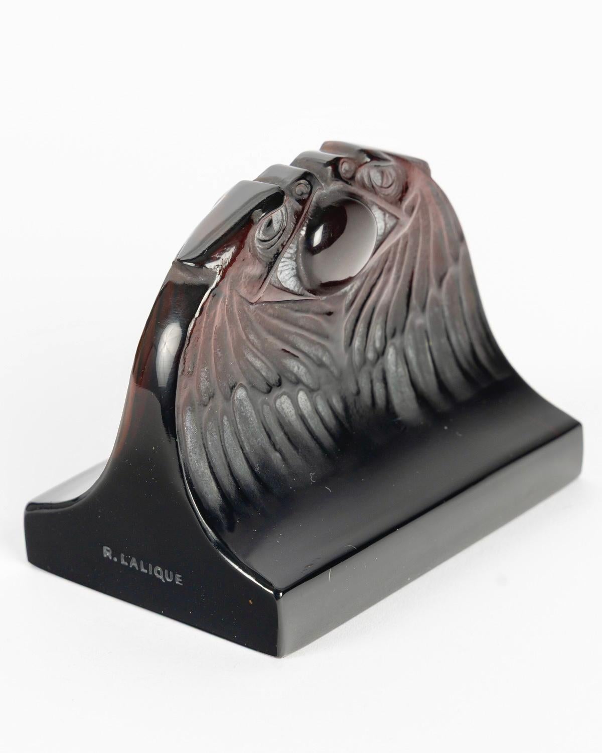 Europeo 1914 René Lalique - Fermacarte Deux Aigles Due Aquile in vetro ambrato in vendita