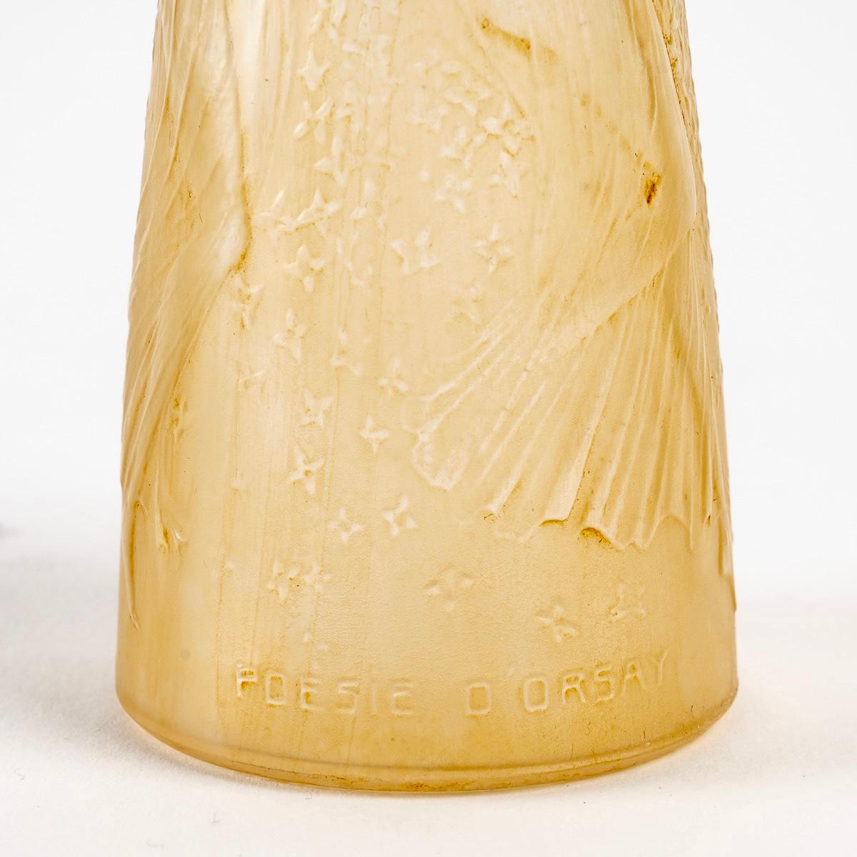 1914 René Lalique - Parfümflasche Poesie Glas mit gelber Patina für D''Orsay (Geformt) im Angebot