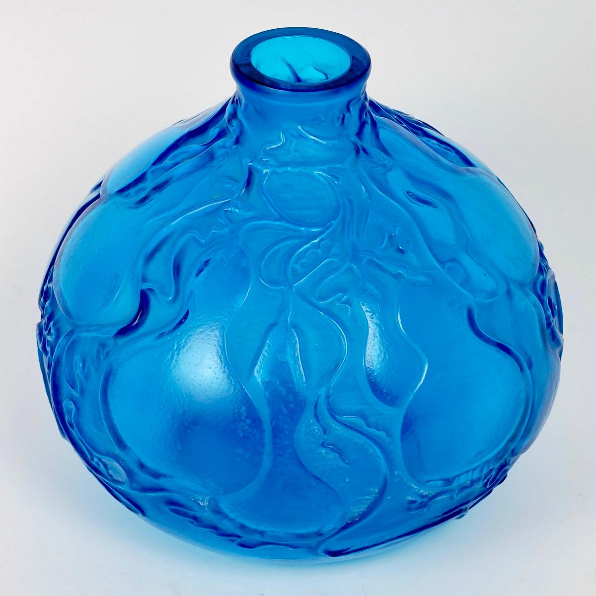 Art Deco 1914 René Lalique - Vase Courges Electric Blue Glass For Sale