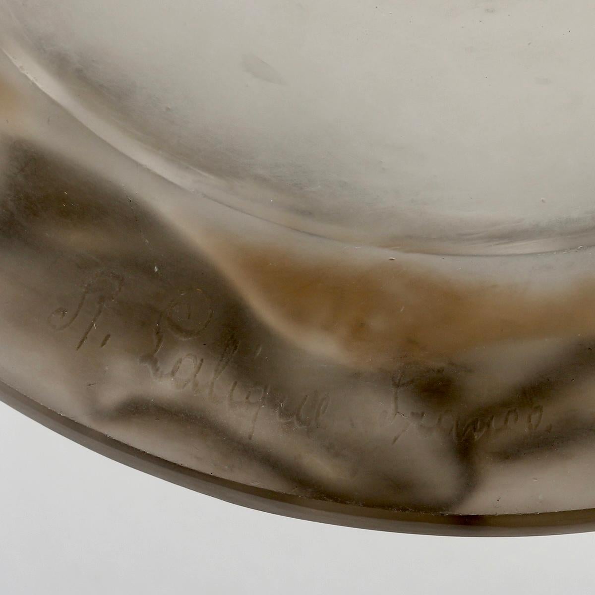 Début du 20ème siècle 1914 René Lalique - Vase Lutteurs Verre dépoli à patine grise en vente