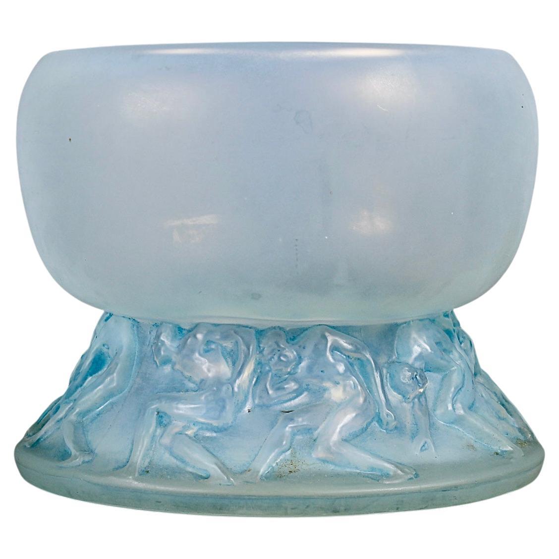 1914 René Lalique - Vase Lutteurs Opalescent Glass with Blue Patina Wrestlers For Sale