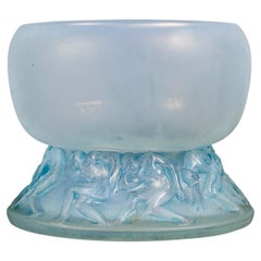 1914 René Lalique - Vase Lutteurs Verre opalescent à patine bleue Lutteurs