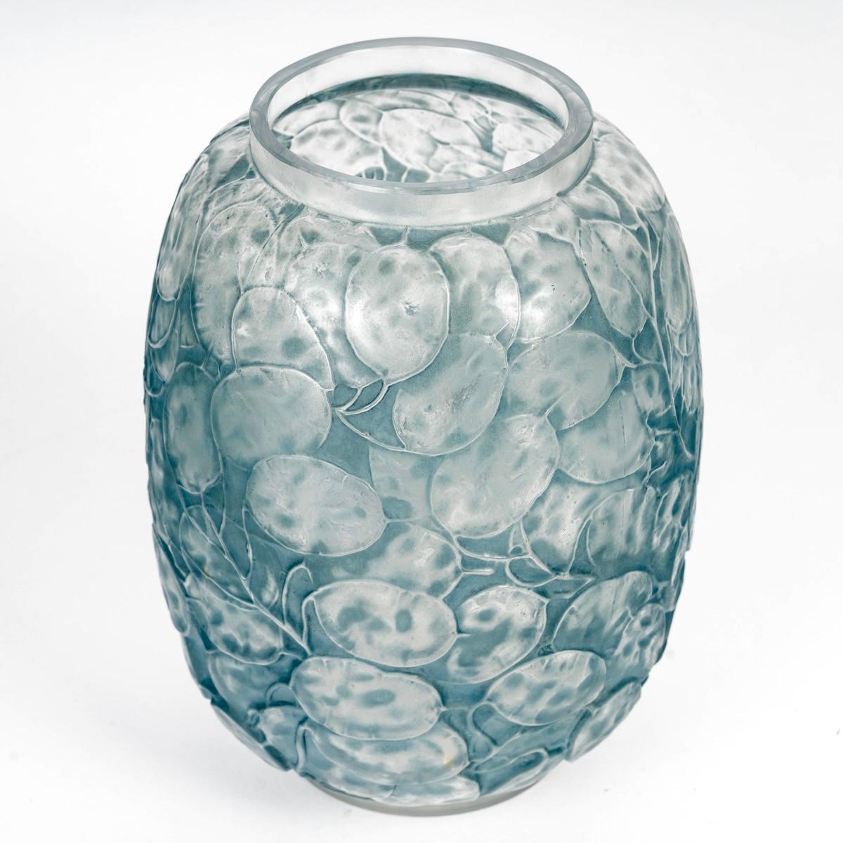 Art Déco 1914 René Lalique - Vaso Monnaie Du Pape in vetro con patina blu in vendita