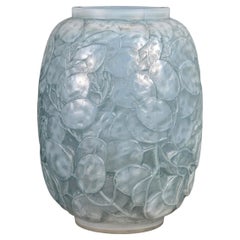 1914 René Lalique Vase Monnaie du Pape Dreifach ummanteltes opalisierendes Glas Blaue Patina