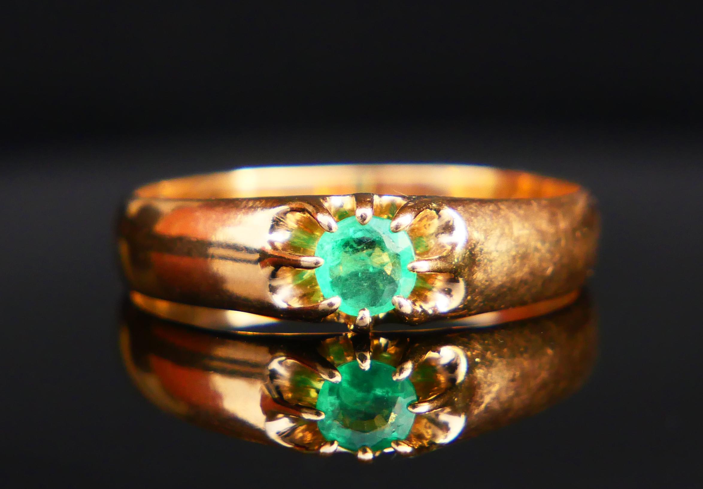 Fine Art Nouveau period Ring with an Emerald set in claws. 

Swedish hallmarks :  18K, city of Stockholm. Marks of the year : M7 / hand - made in 1914. Maker : CG Hallberg - one of the most prominent and top rated Swedish Jewelers and Silver-makers
