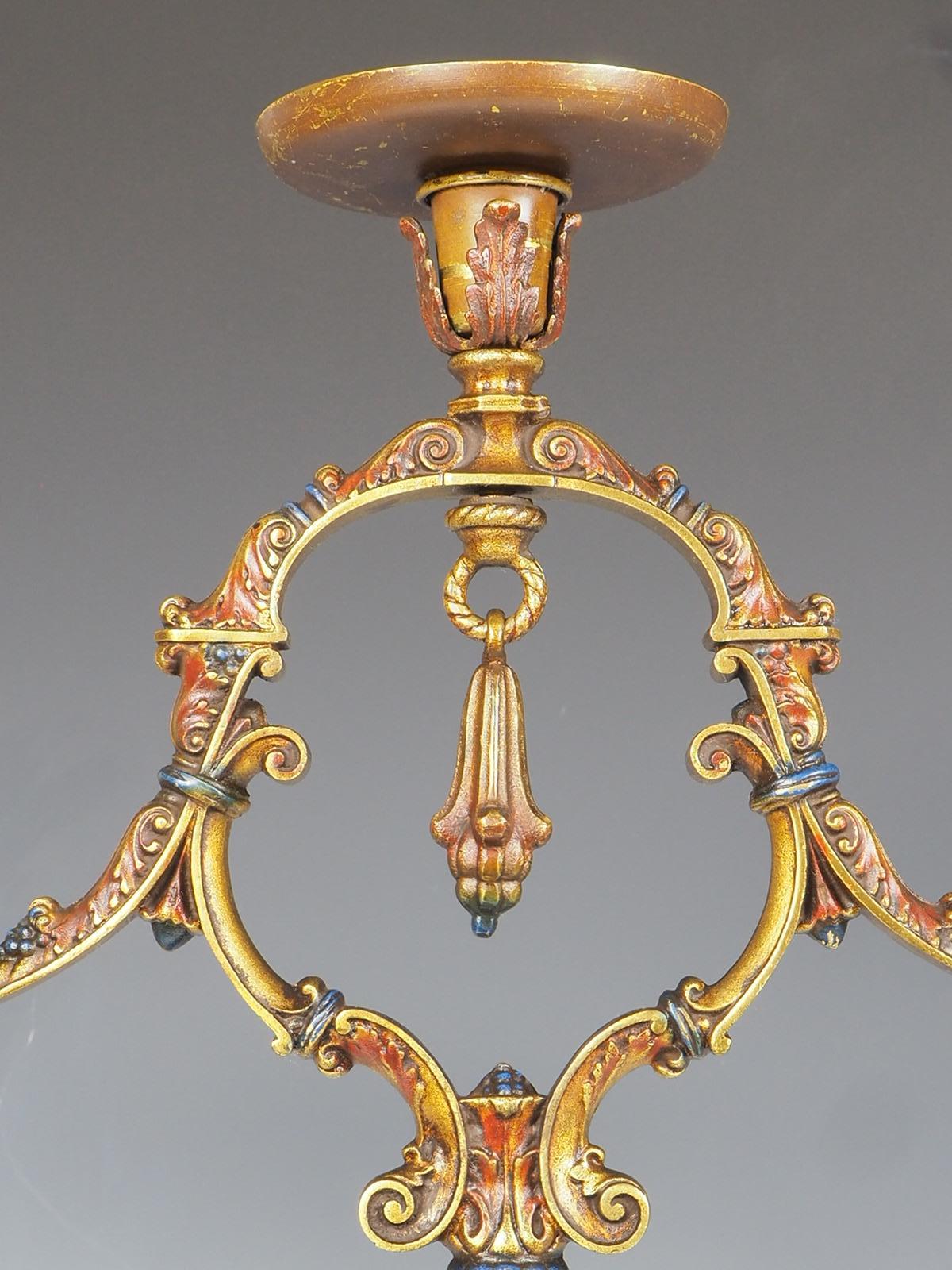 1914 La Edward N Riddle Co. Coppia di candelabri policromi Estofado in vendita 8