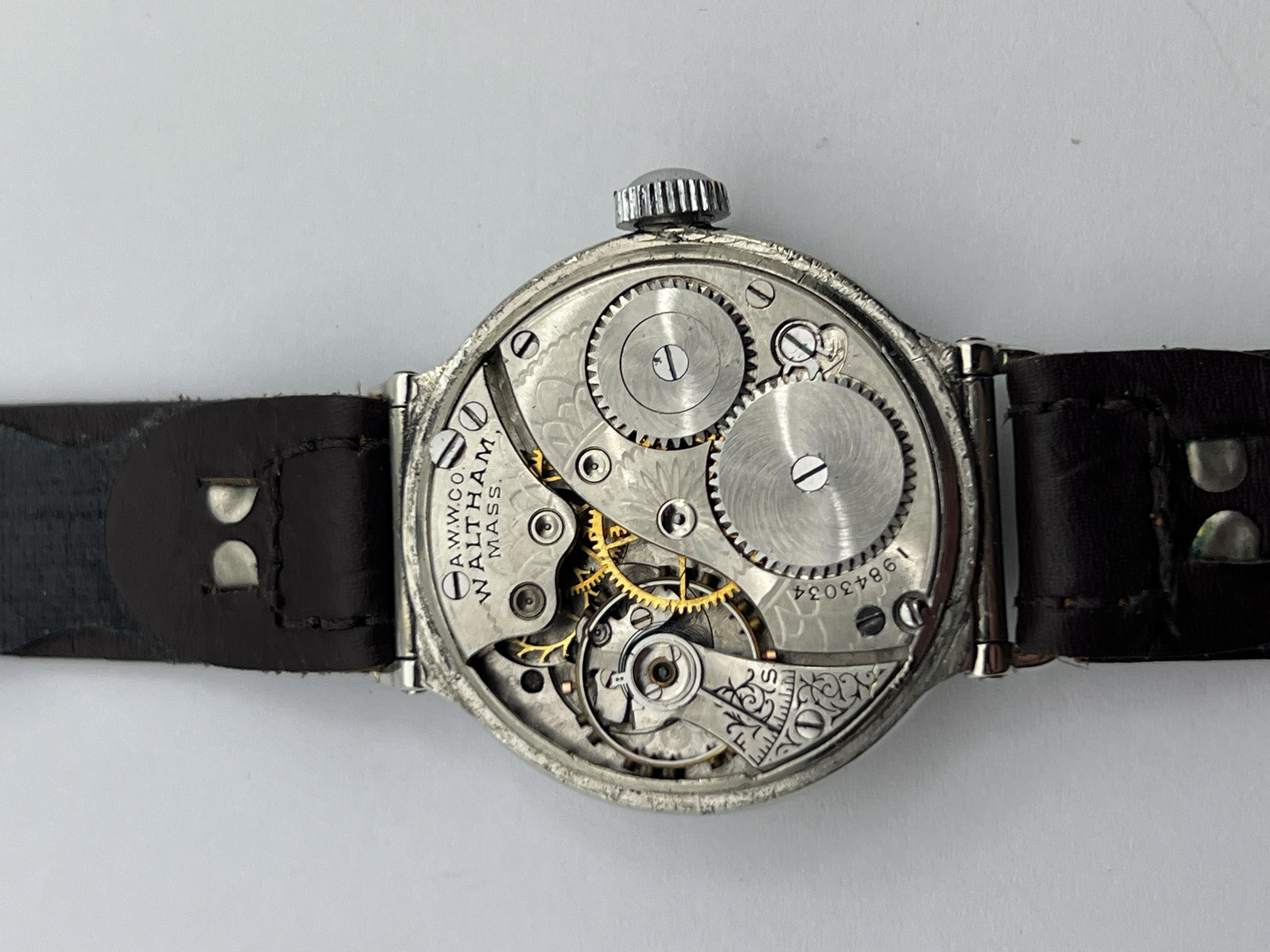 1914 Waltham “Swing Lug” WW1…….Trench Watch, Rare Design.  In Excellent Condition For Sale In Raleigh, NC
