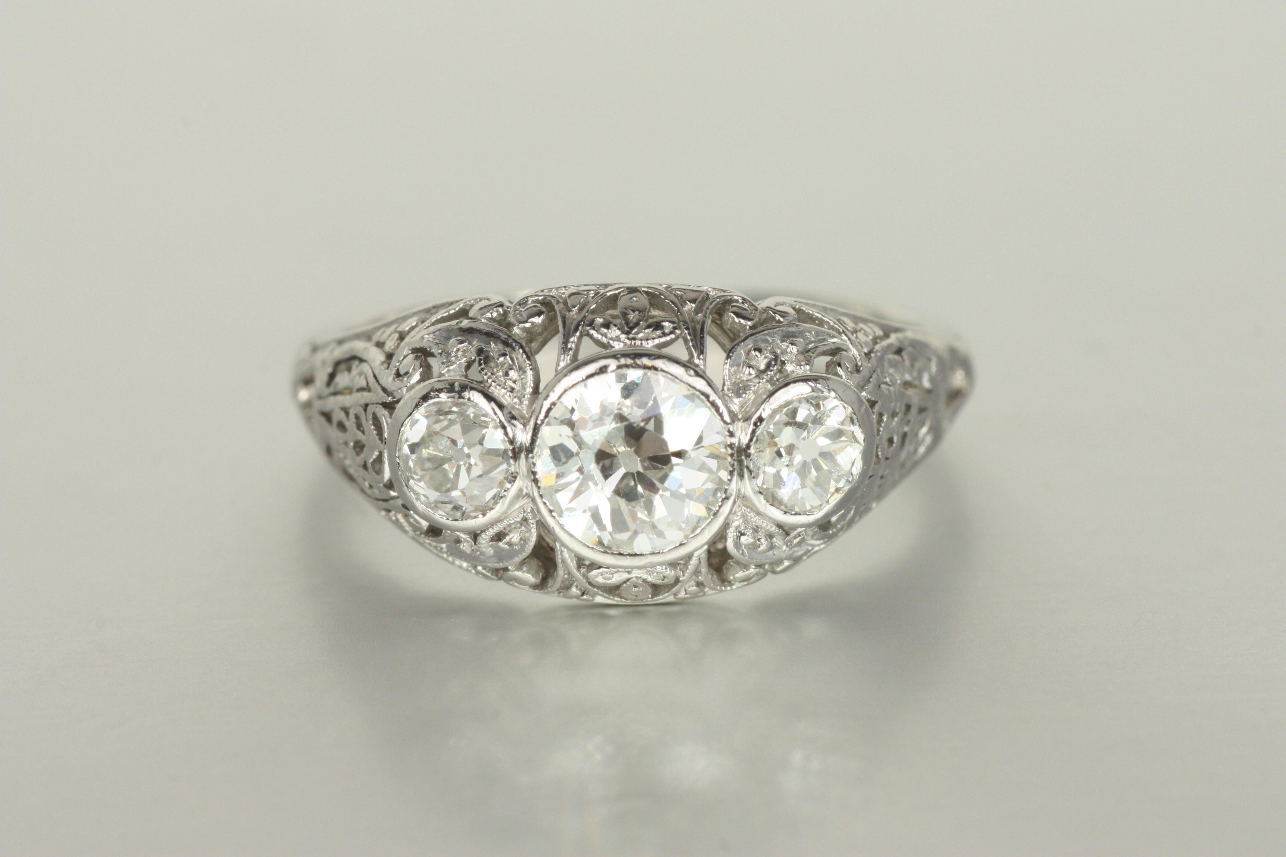 Edwardian 1915 3-Stone Filigree Engagement Ring – 0.87ct Old European Cut Diamonds For Sale