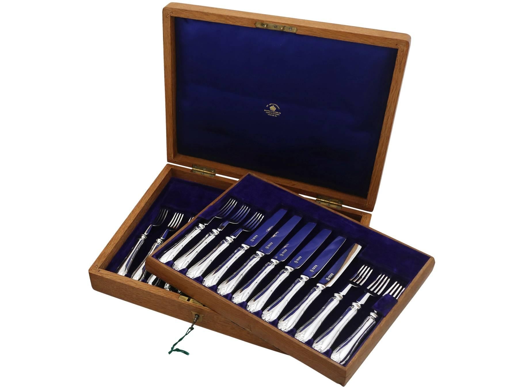 An exceptional, fine and impressive, comprehensive antique George V English sterling silver fish and dessert service made by Mappin & Webb Ltd; part of our silverware collection.

This exceptional antique George V sterling silver flatware service