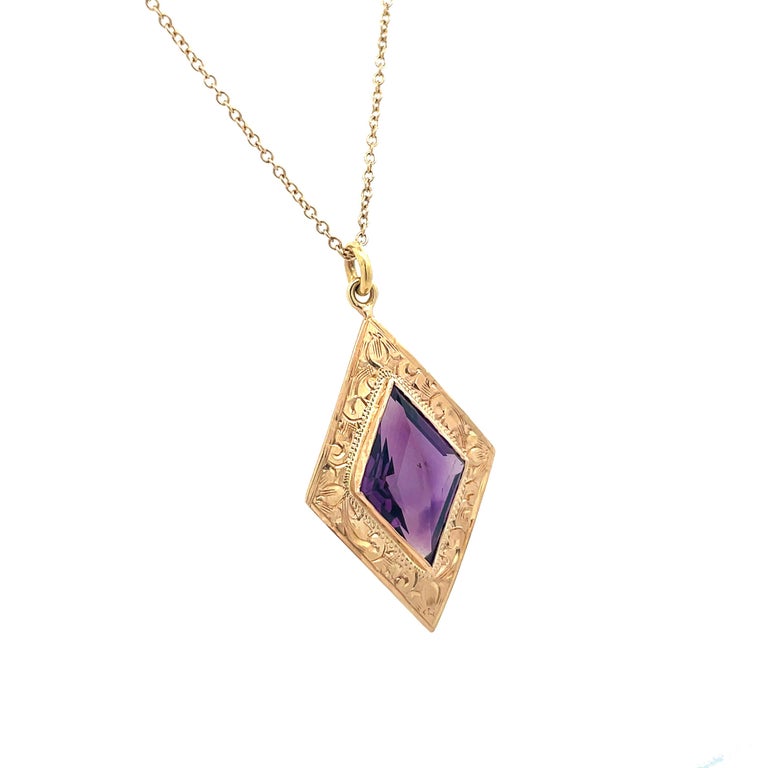 1915 Art Deco 14k Yellow Gold Engraved Amethyst Necklace For Sale at