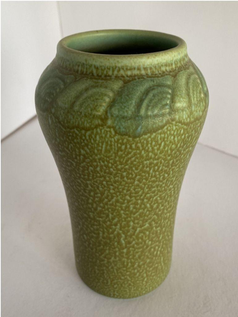 1915 Art Nouveau Rookwood Soft Porcelain Pottery #935E by William E. Hentschel In Excellent Condition In Van Nuys, CA