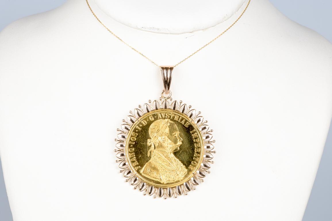 1915 Autricheinne Coin Pendant Necklace in 18K Gold In Excellent Condition In Monte-Carlo, MC