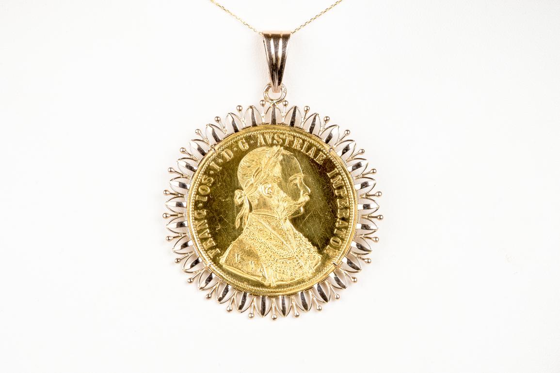 1915 Autricheinne Coin Pendant Necklace in 18K Gold 1