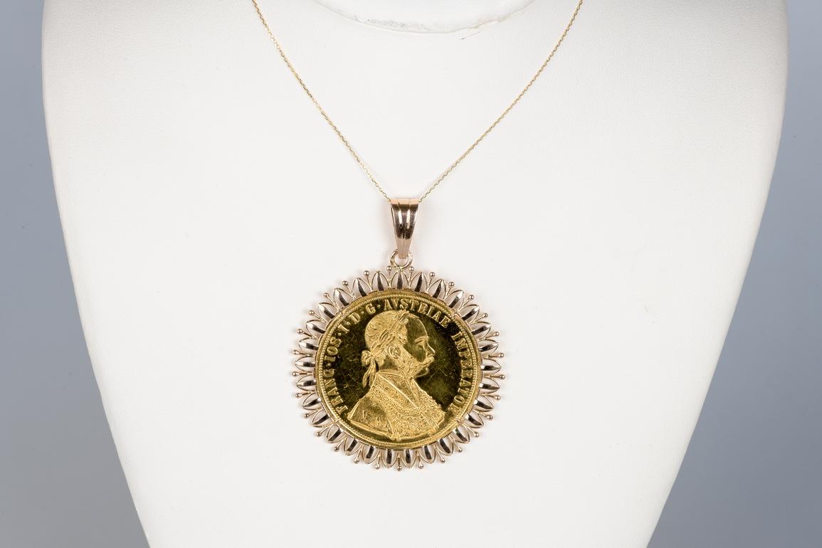 1915 Autricheinne Coin Pendant Necklace in 18K Gold 2