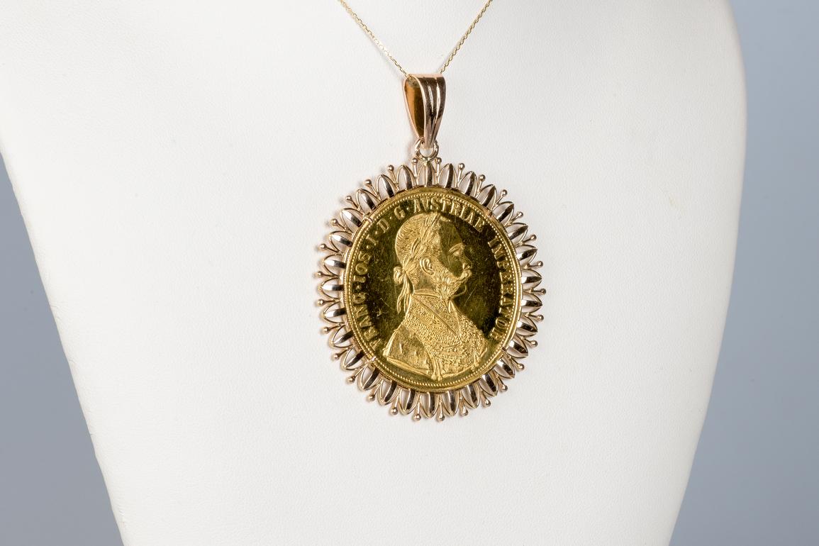 1915 Autricheinne Coin Pendant Necklace in 18K Gold 4