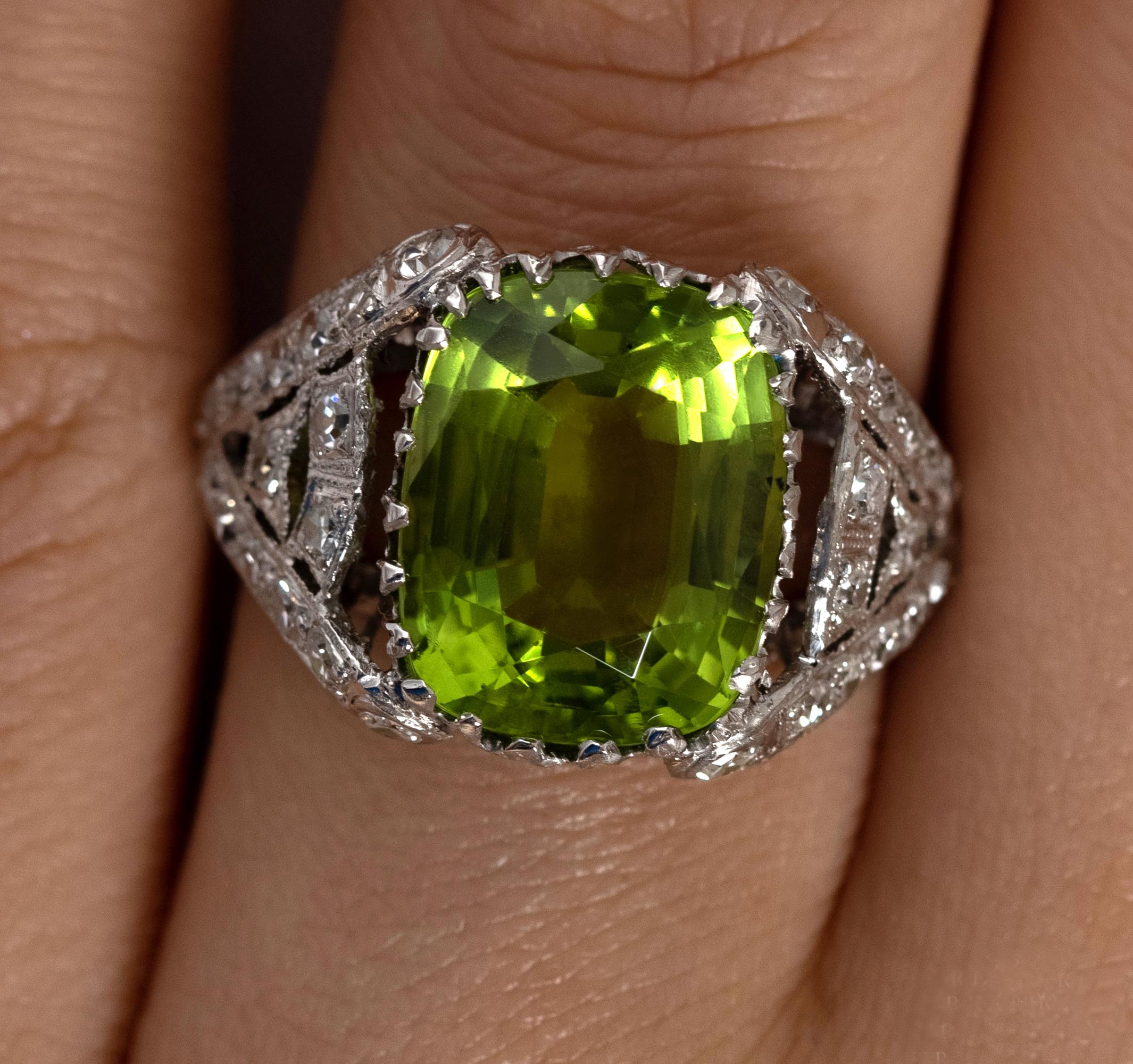 1915 Edwardian early Art Deco GIA 7.87ct Peridot & Diamond Platinum Antique Ring For Sale 9