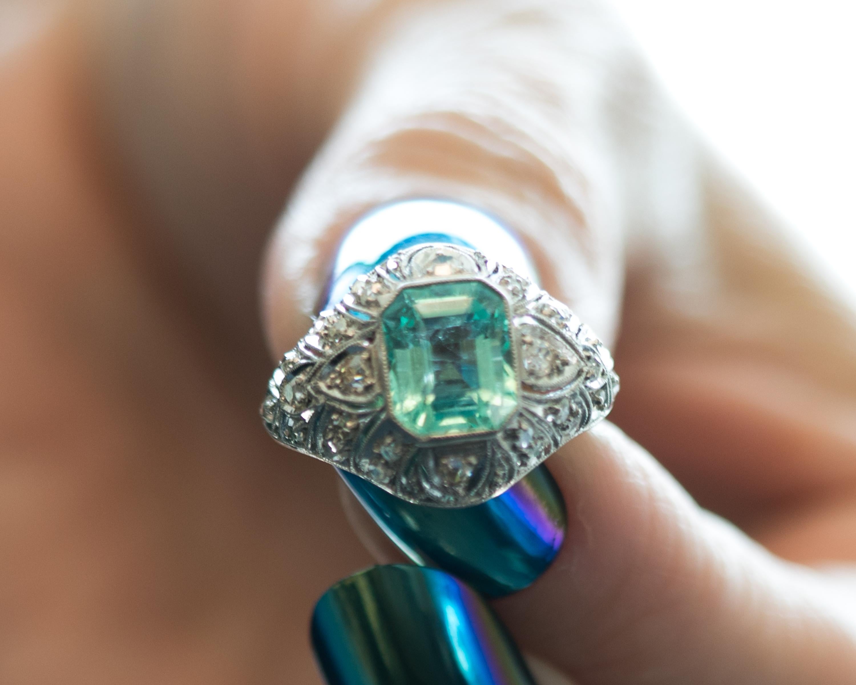 1915 Edwardian Era 3 Carat Colombian Emerald and Diamond Platinum Ring 3
