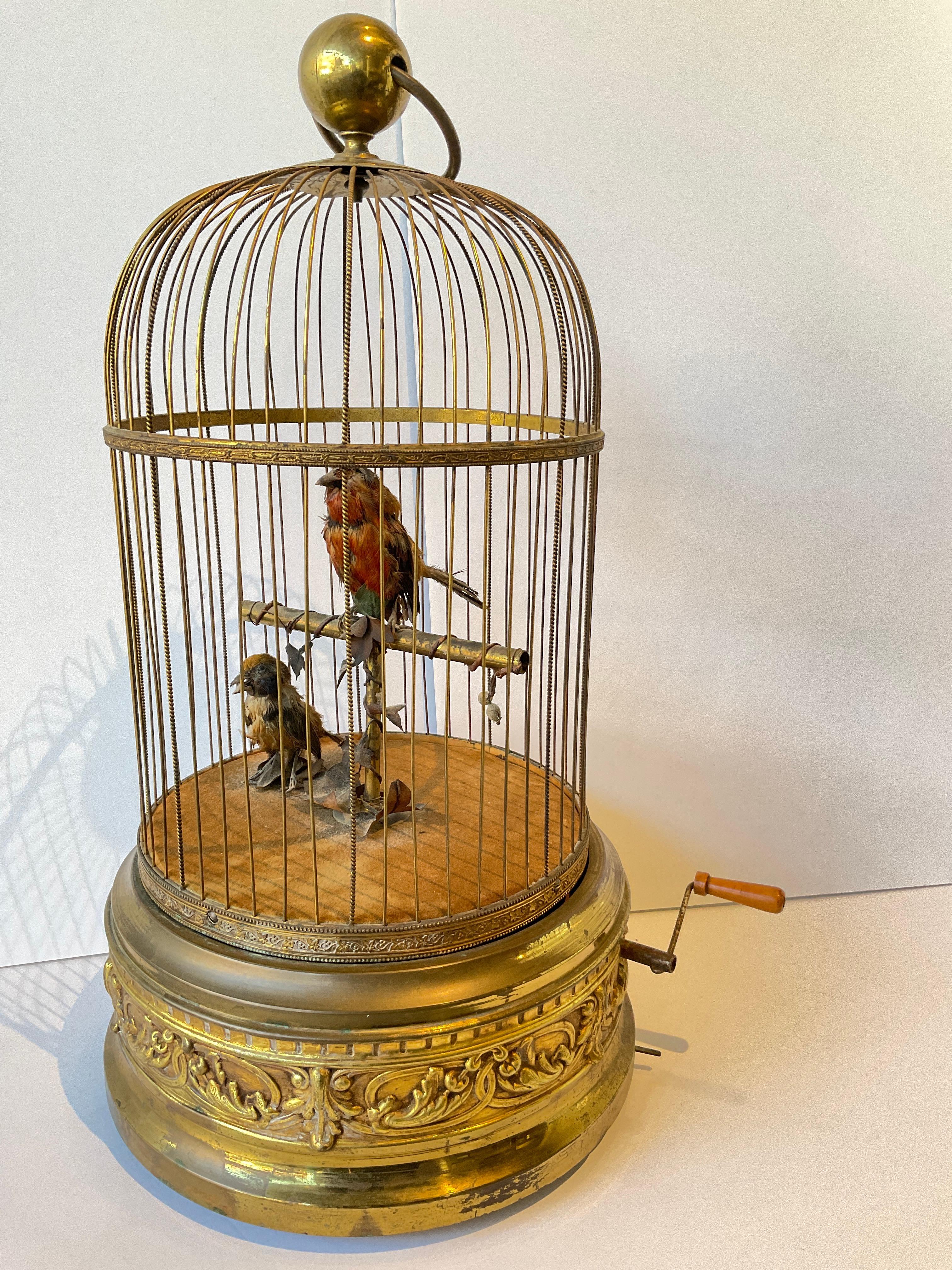 1915, French Automaton Singing Birds in Birdcage In Good Condition In Tarrytown, NY