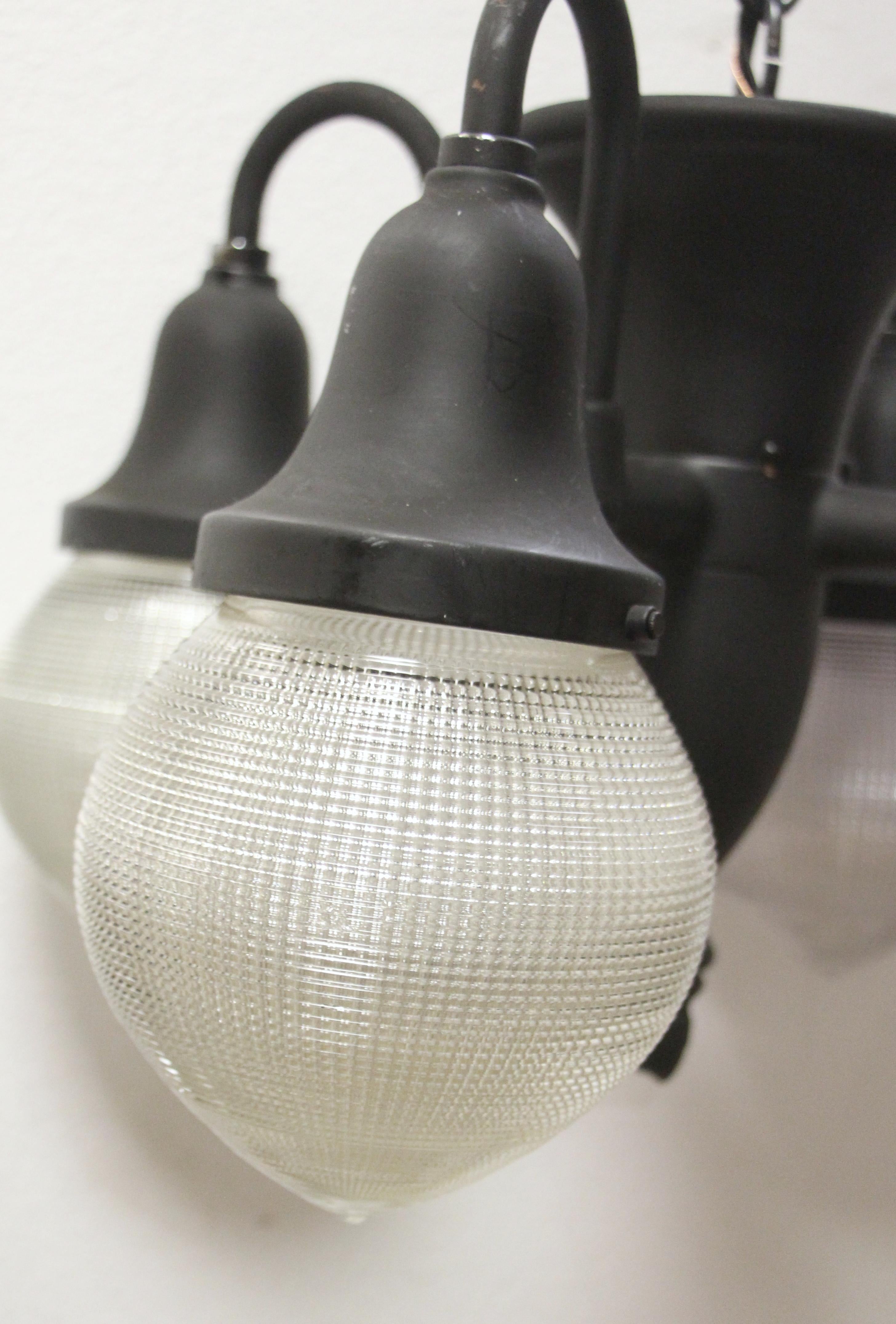 1915 Holophane Dental Pendant Light with Original Glass Shades Black Finish im Zustand „Gut“ in New York, NY