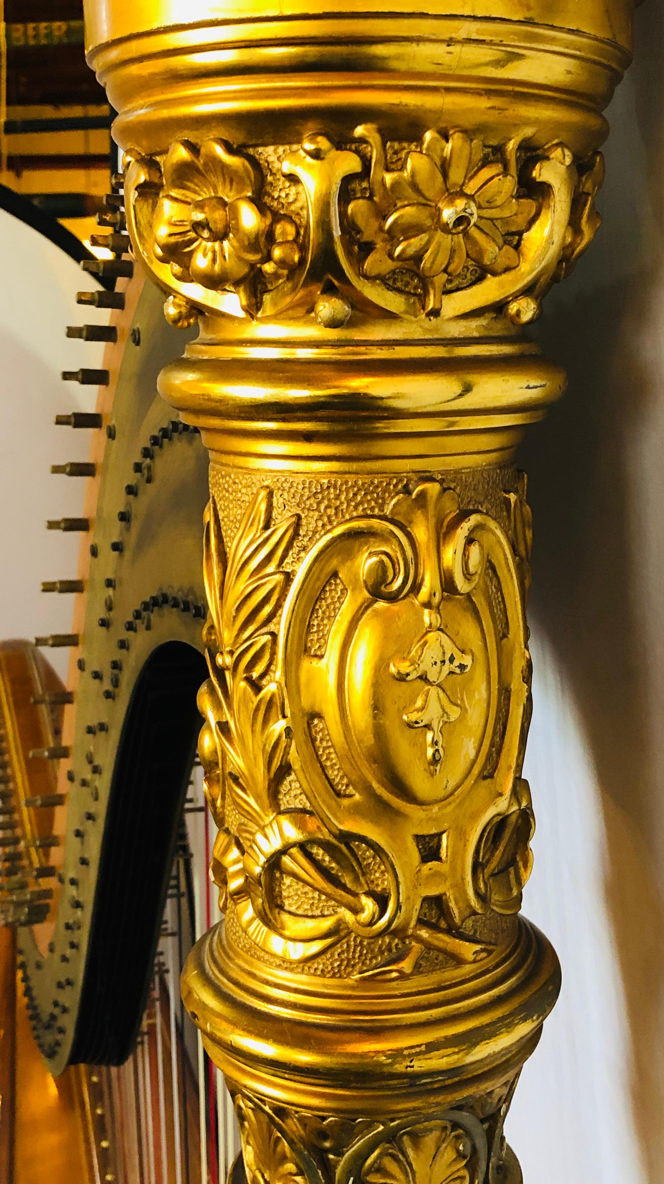 Grand harpe de concert Lyon and Healy en or 23 carats, style premium, 1915 Bon état à Manhasset, NY