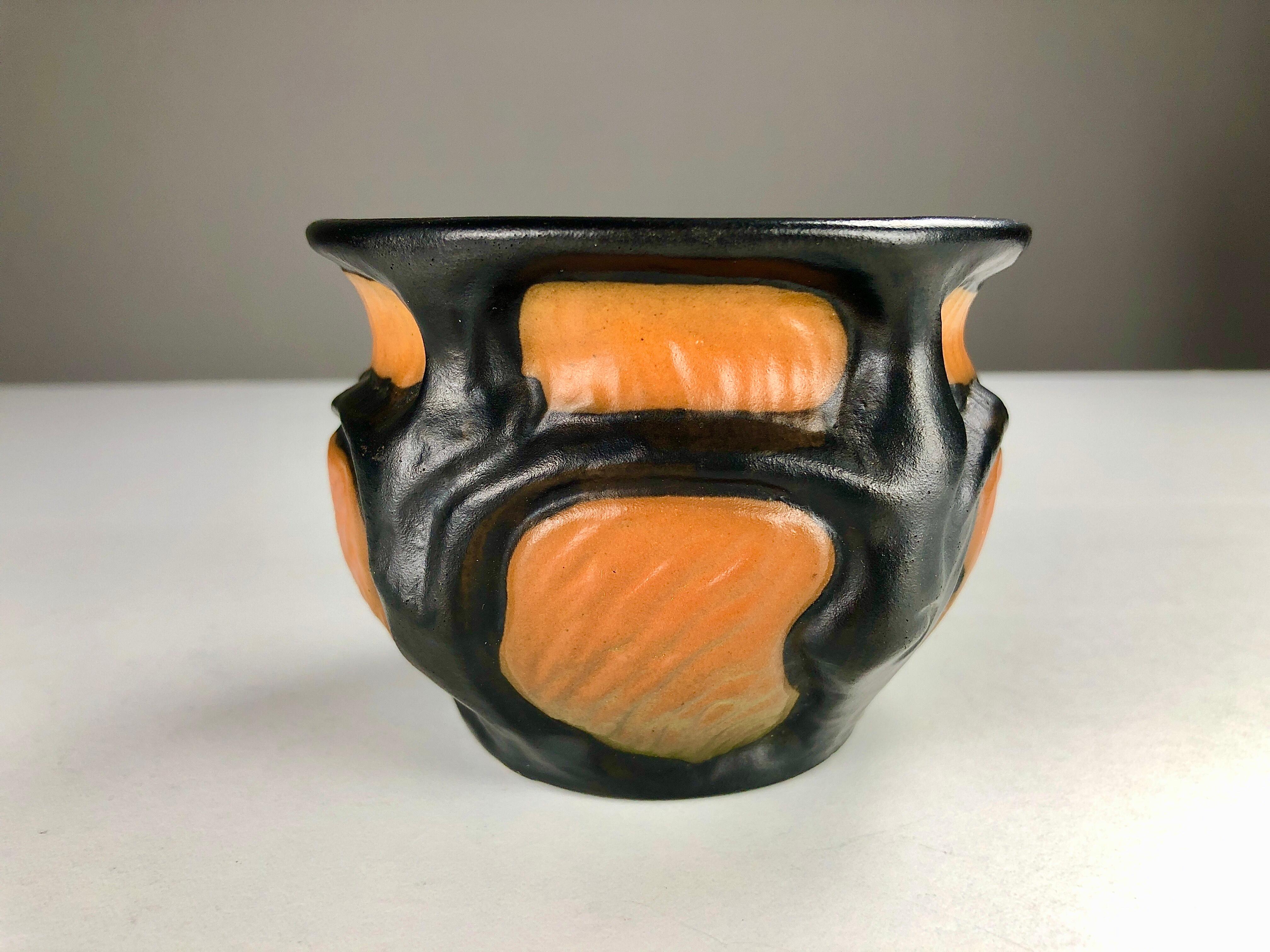 Hand-crafted small Danish Art Nouveau vase by Thorvald Bindesboell for P. Ipsens Enke designed in 1905

The vase is in good vintage condition.

Ipsens Enke (1843 - 1955) was a very succesfull company that especially during the first part of the