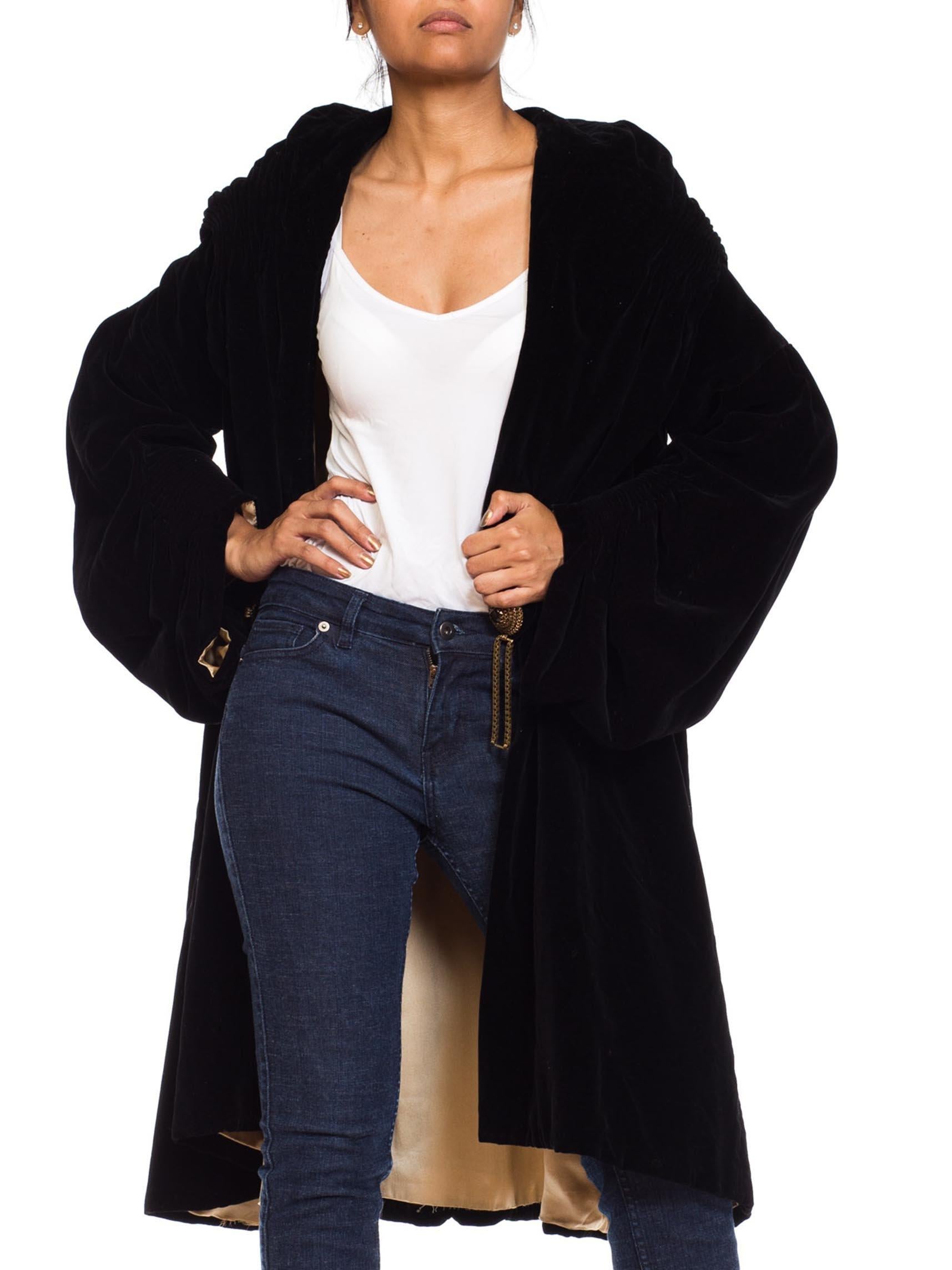 1920S Baumwolle Samt Poiret inspiriert Overzised mittelalterlichen Mantel im Zustand „Hervorragend“ im Angebot in New York, NY