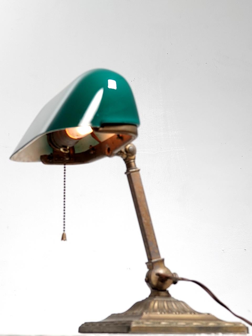 Art Glass 1916 Emeralite Table Lamp