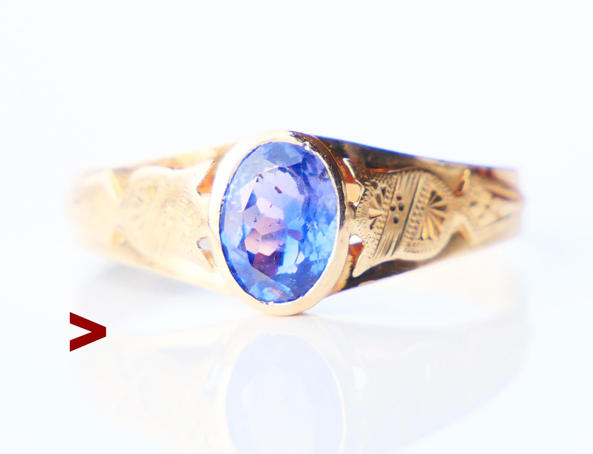 A Ring from the distant Art- -Deco period, the band in solid 18K Yellow Gold with a bezel set oval cut natural Bi -colored Light- Blue / Purple Sapphire 7 mm x 5 mm x 3mm deep/ ca. 1 ct. This stone has peculiar inclusions and color zoning. In