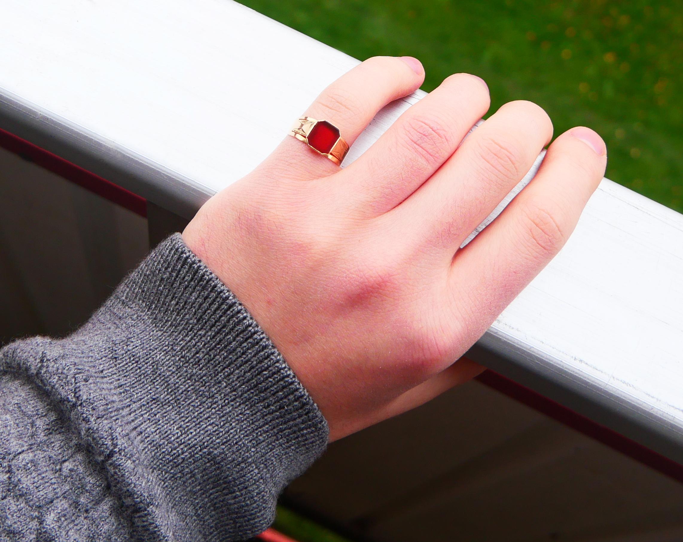 Anello Signet 1916 2,75 ct. corniola naturale in oro massiccio 18 carati Ø 7 US / 2,2 gr in vendita 1